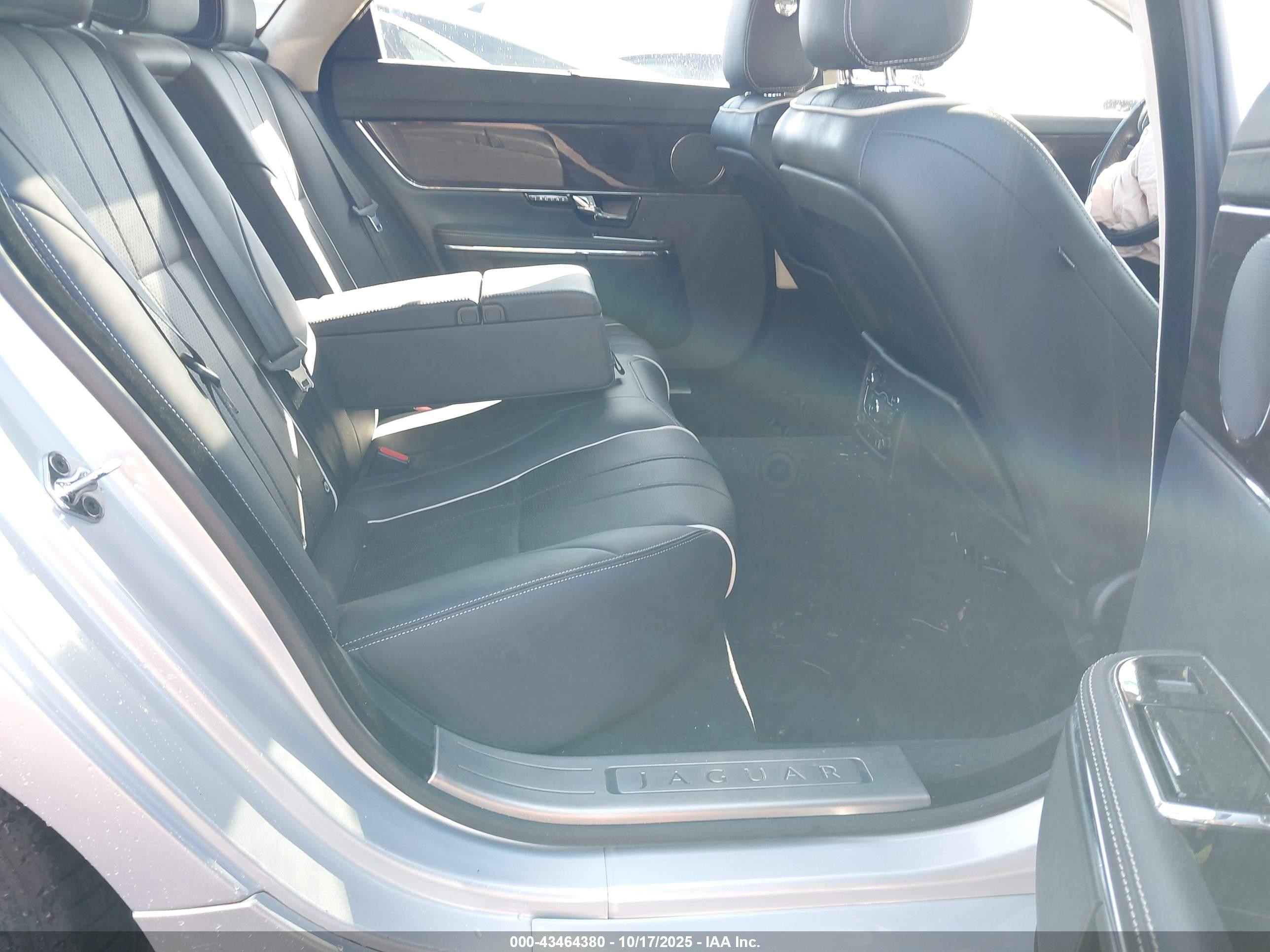 2012 Jaguar Xj Xjl Portfolio Silver vin: SAJWA2GB1CLV30007