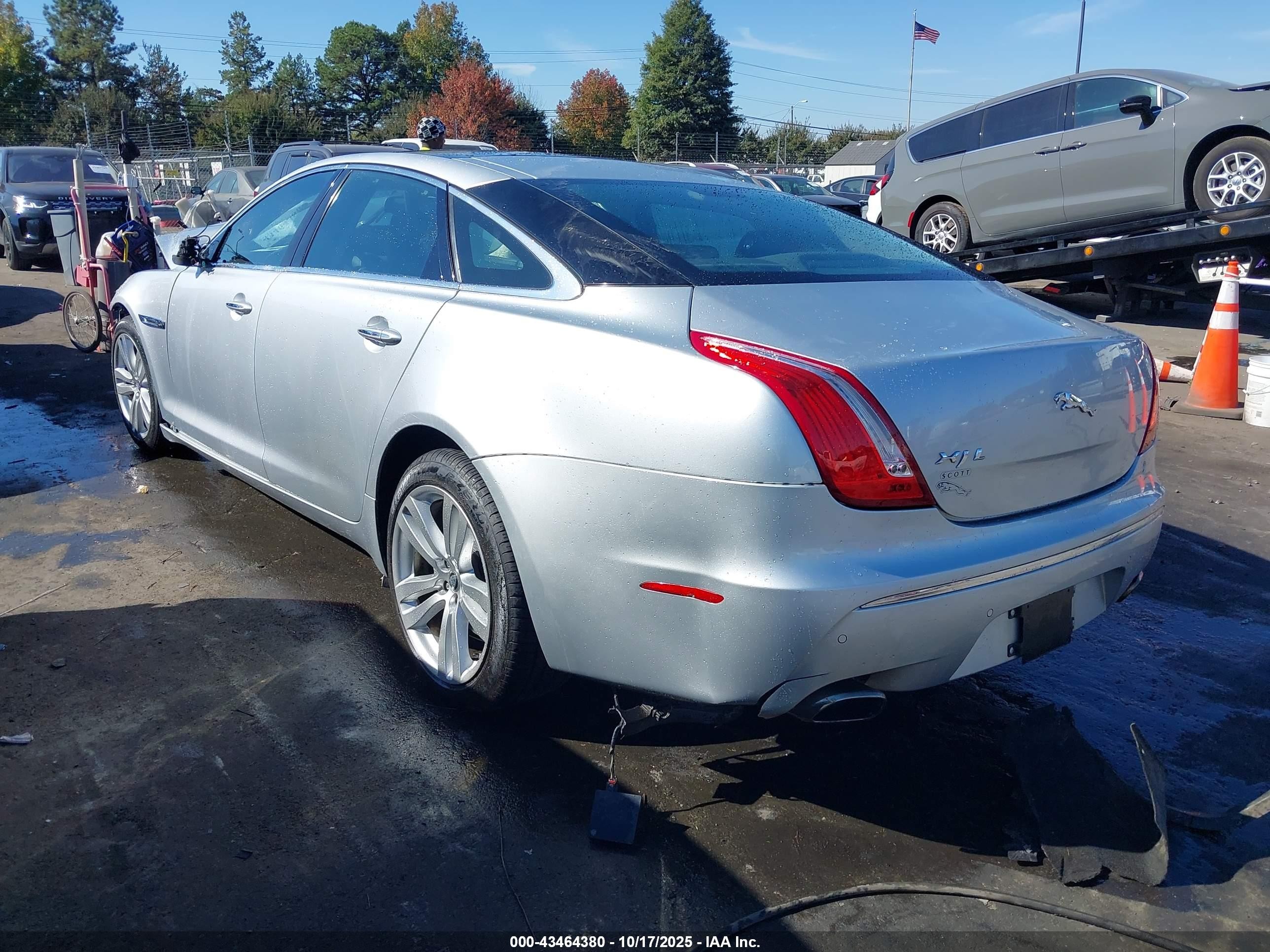 2012 Jaguar Xj Xjl Portfolio Silver vin: SAJWA2GB1CLV30007