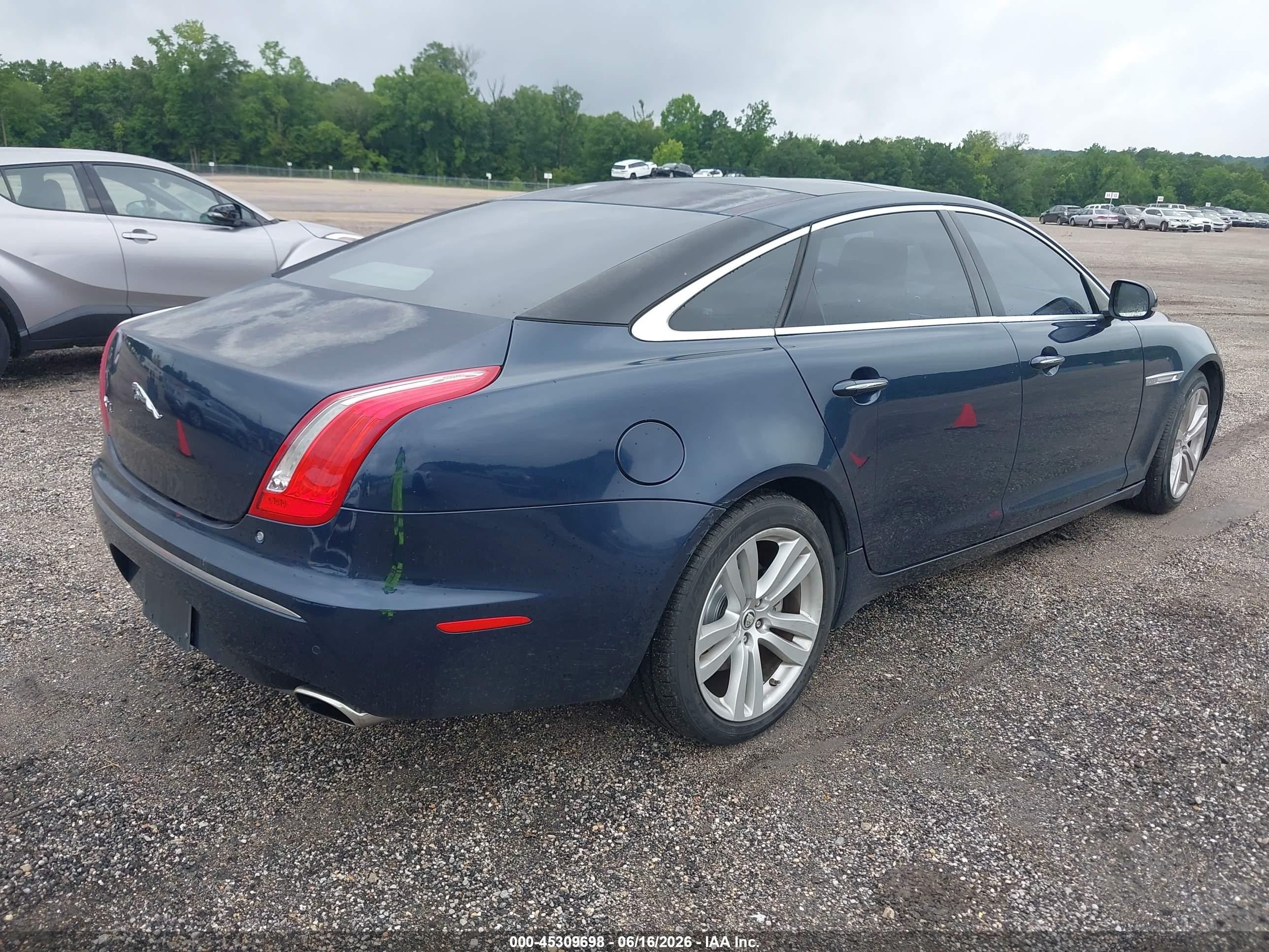 2011 Jaguar Xj Xjl Blue vin: SAJWA2GB2BLV03641