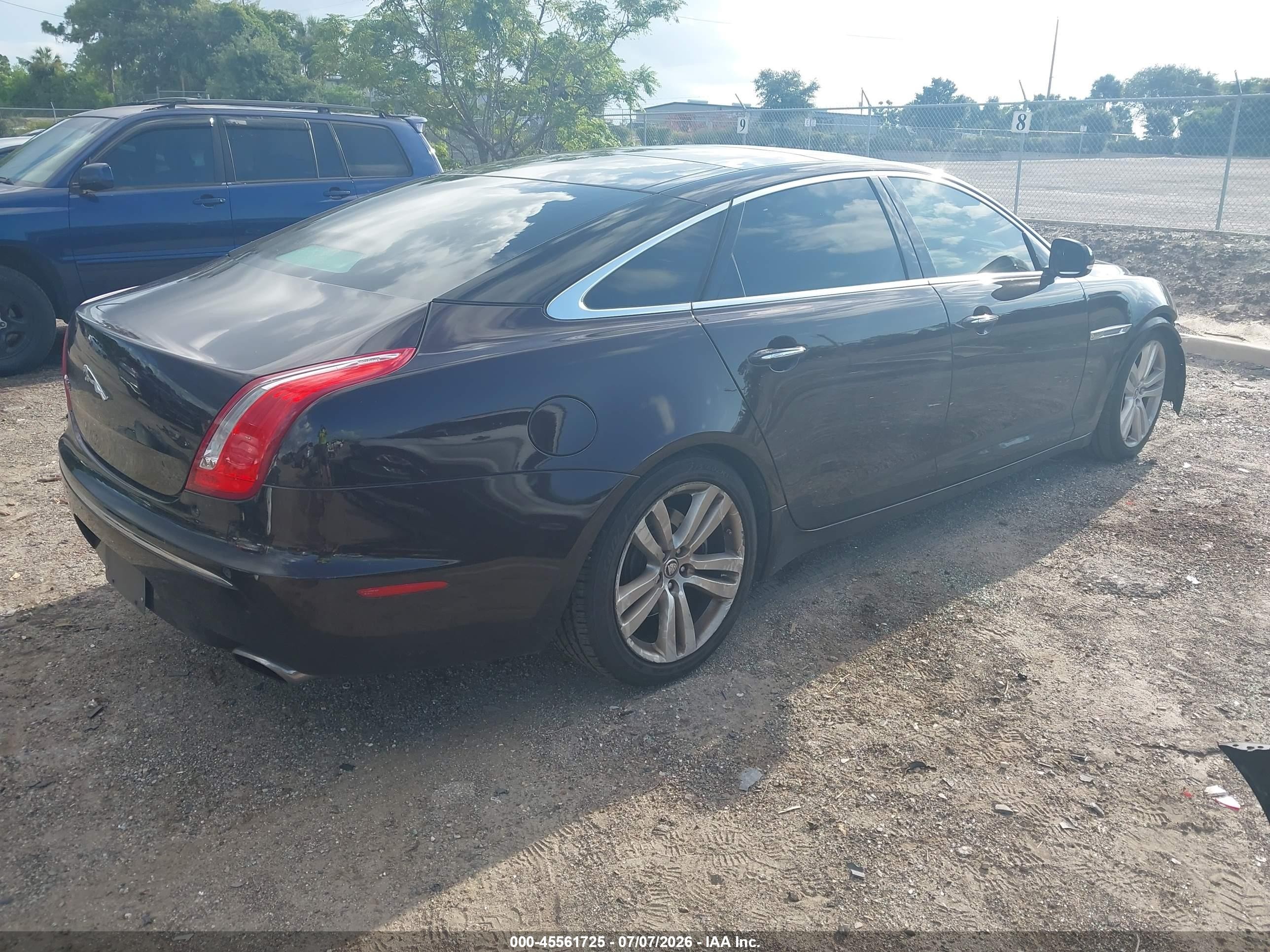 2011 Jaguar Xj Xjl Темно-бордовый vin: SAJWA2GB2BLV13991