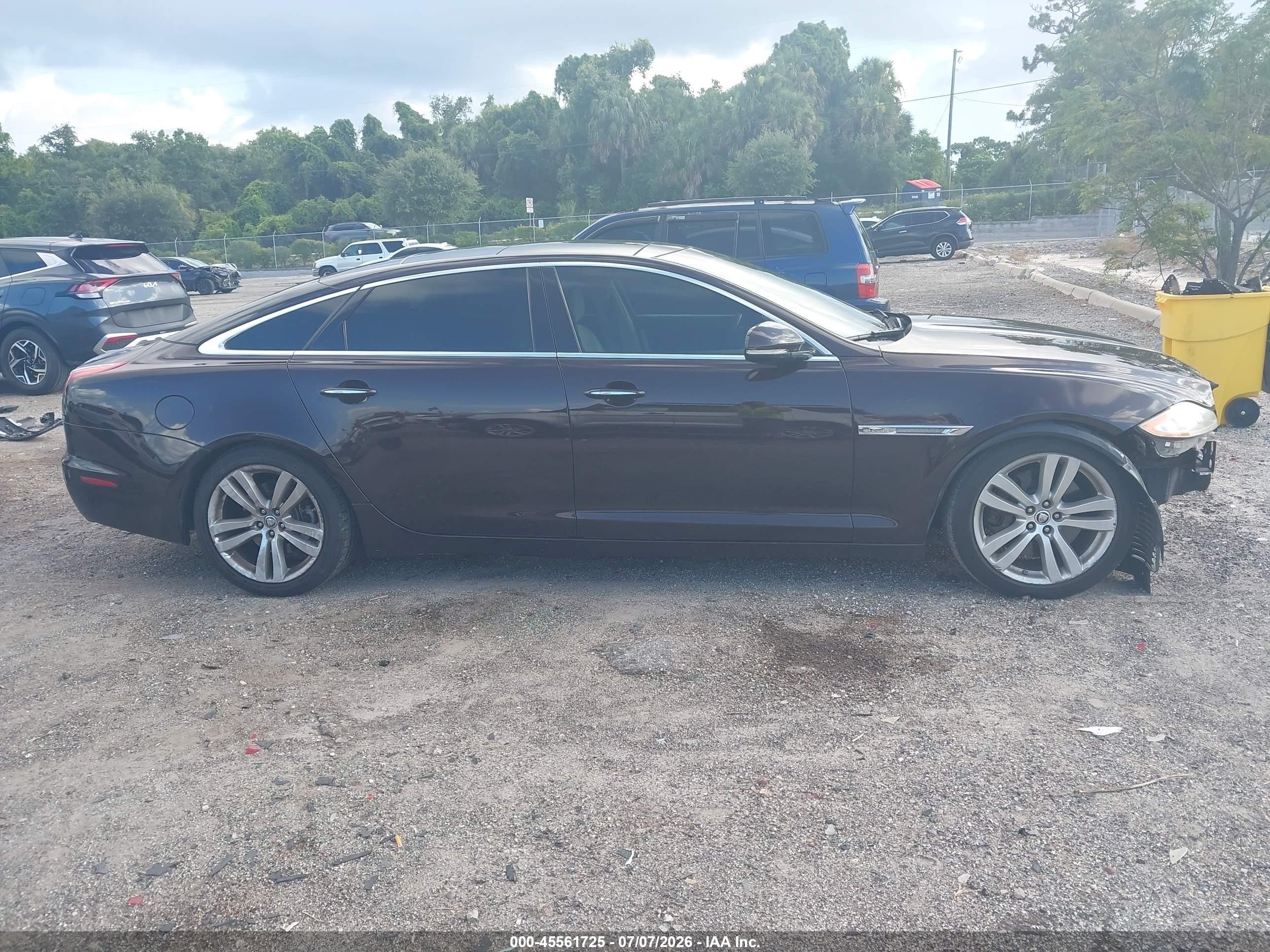 2011 Jaguar Xj Xjl Темно-бордовый vin: SAJWA2GB2BLV13991