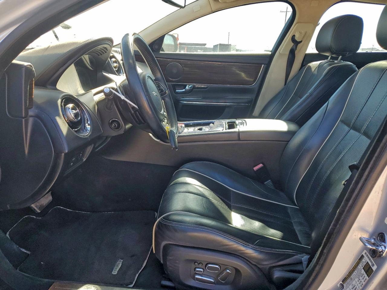 2012 Jaguar Xjl Silver vin: SAJWA2GB2CLV22837