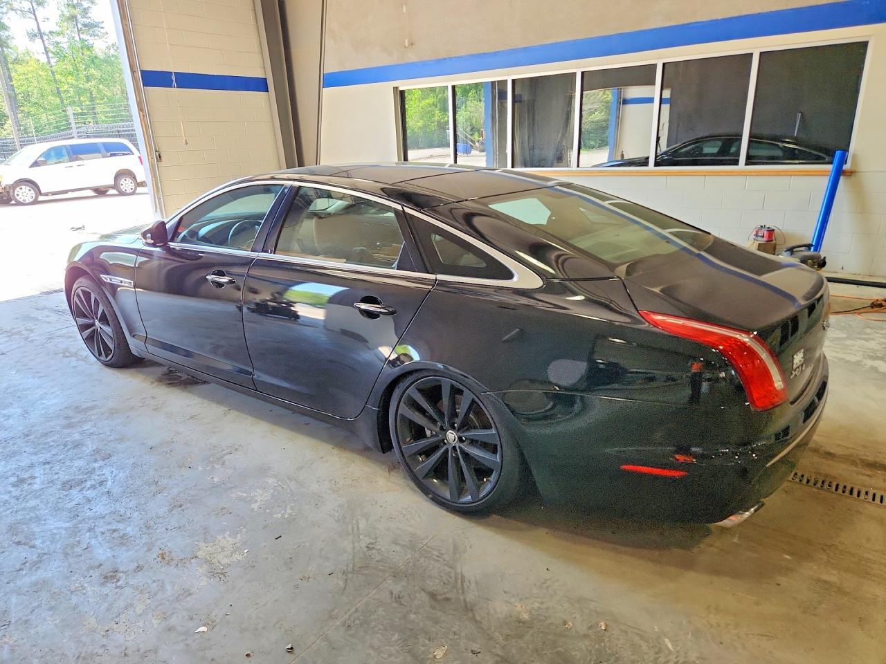 2012 Jaguar Xjl Черный vin: SAJWA2GB2CLV26774