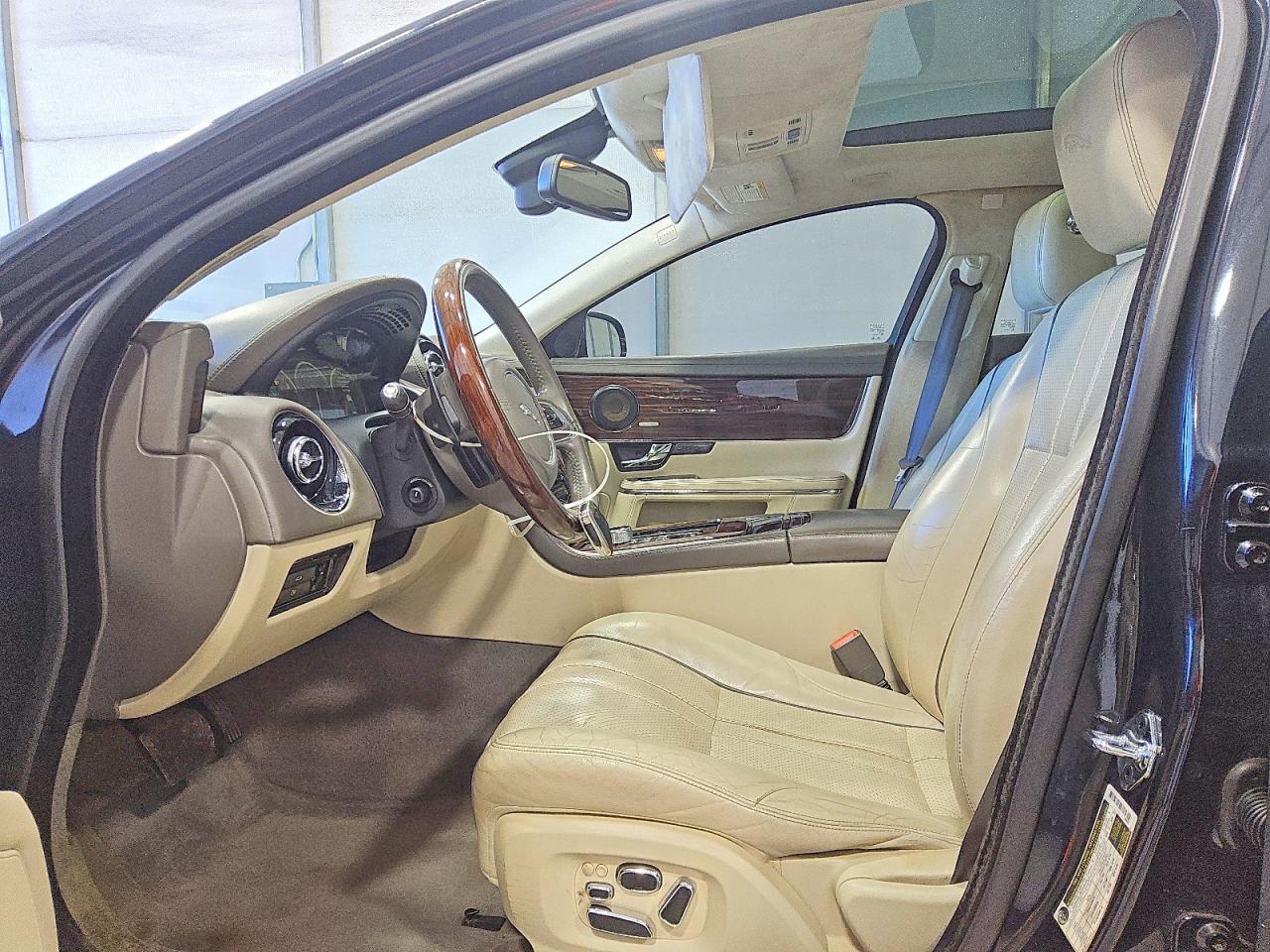 2012 Jaguar Xjl Black vin: SAJWA2GB2CLV28637