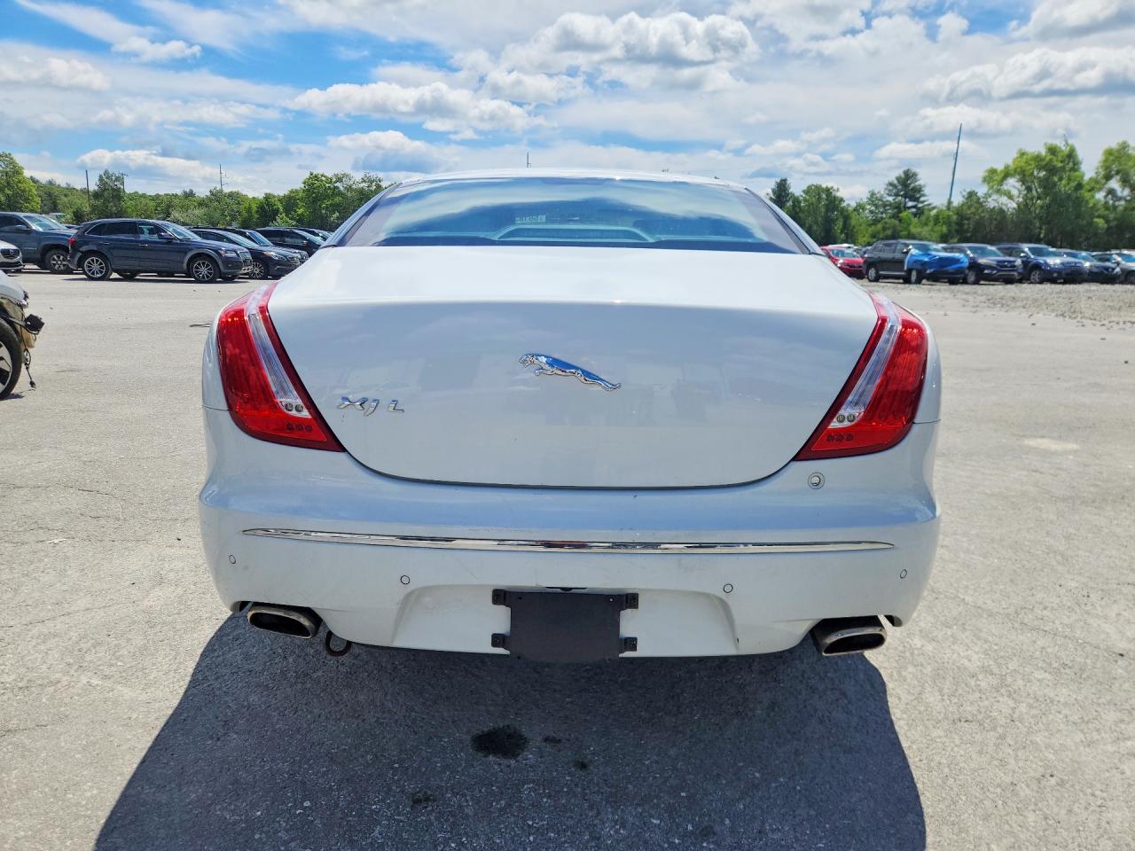 2012 Jaguar Xjl White vin: SAJWA2GB2CLV37256