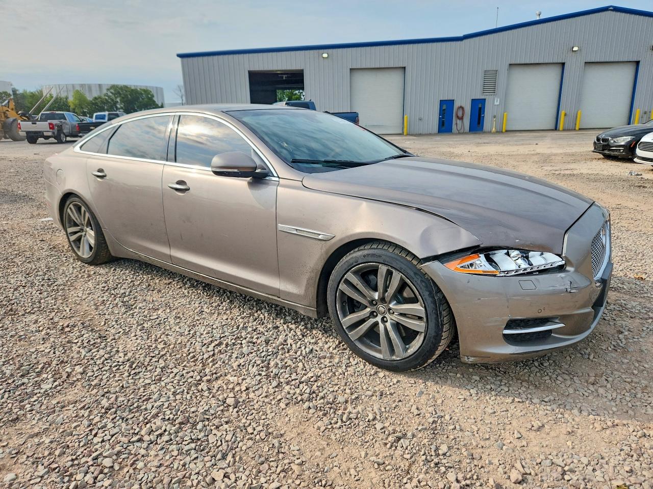 2011 Jaguar Xjl Gray vin: SAJWA2GB4BLV17136