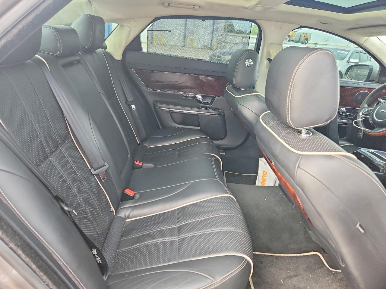 2011 Jaguar Xjl Gray vin: SAJWA2GB4BLV17136