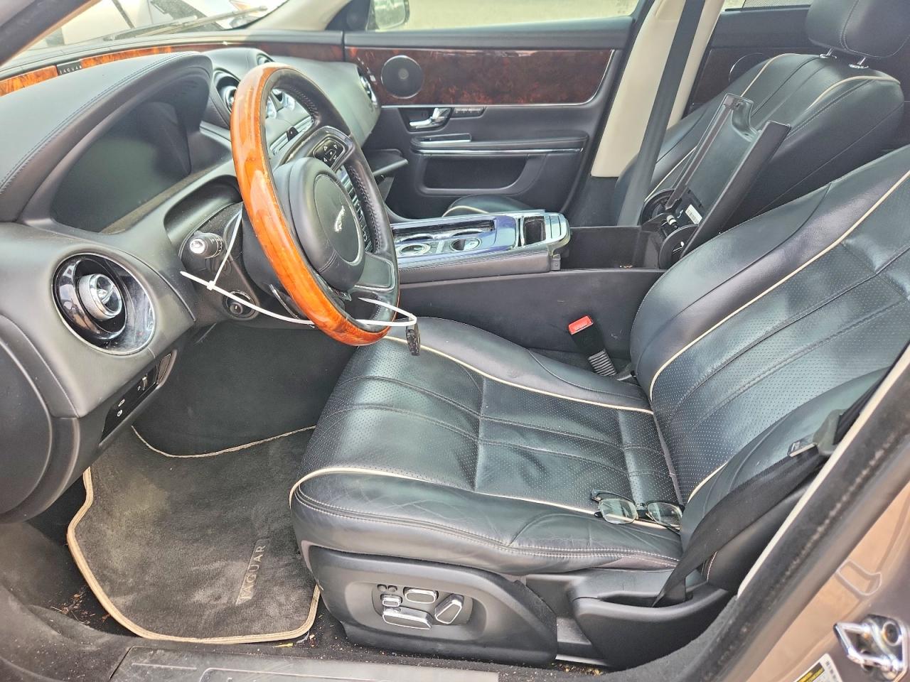 2011 Jaguar Xjl Gray vin: SAJWA2GB4BLV17136