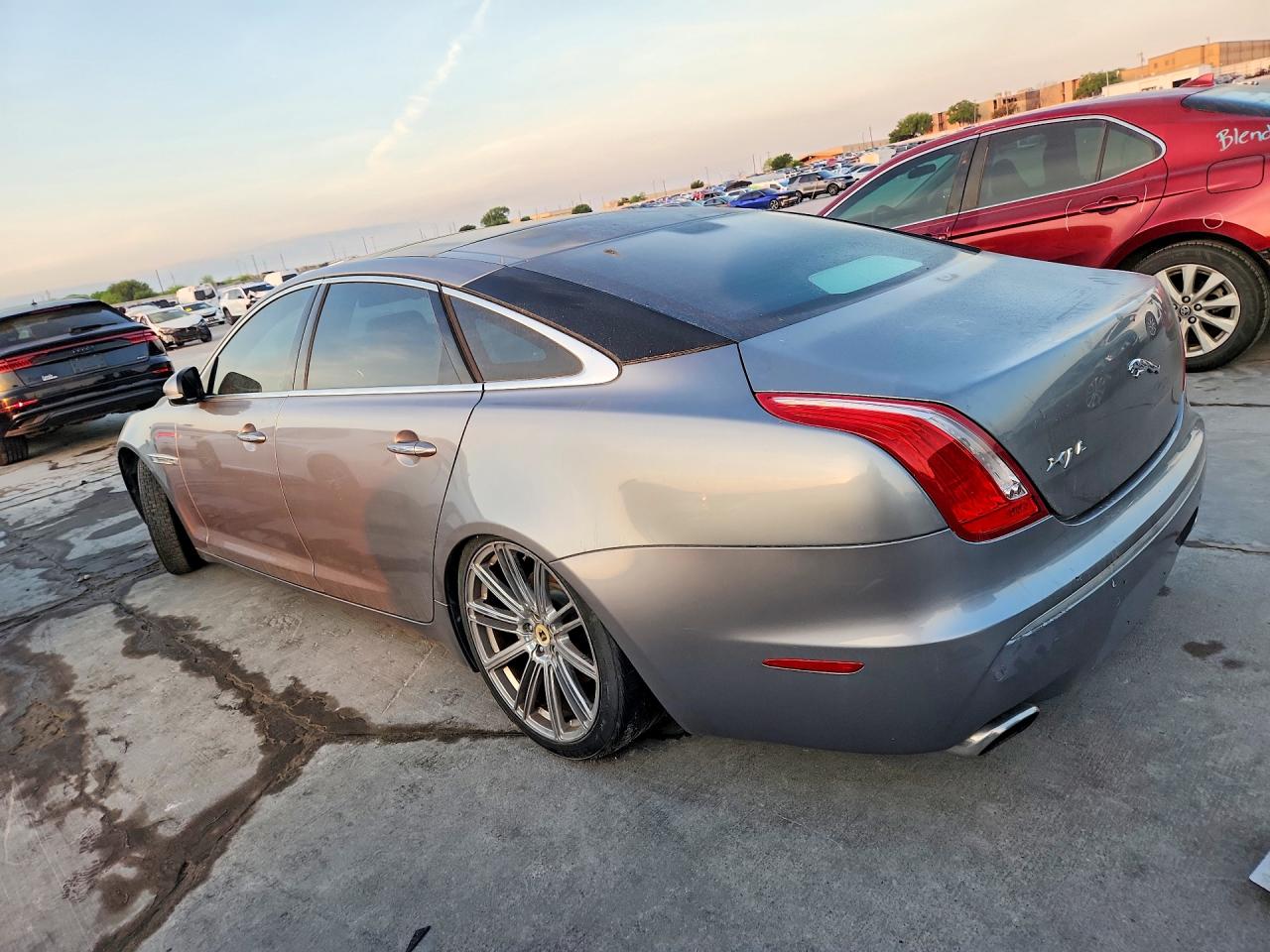 2012 Jaguar Xjl Gray vin: SAJWA2GB5CLV23903