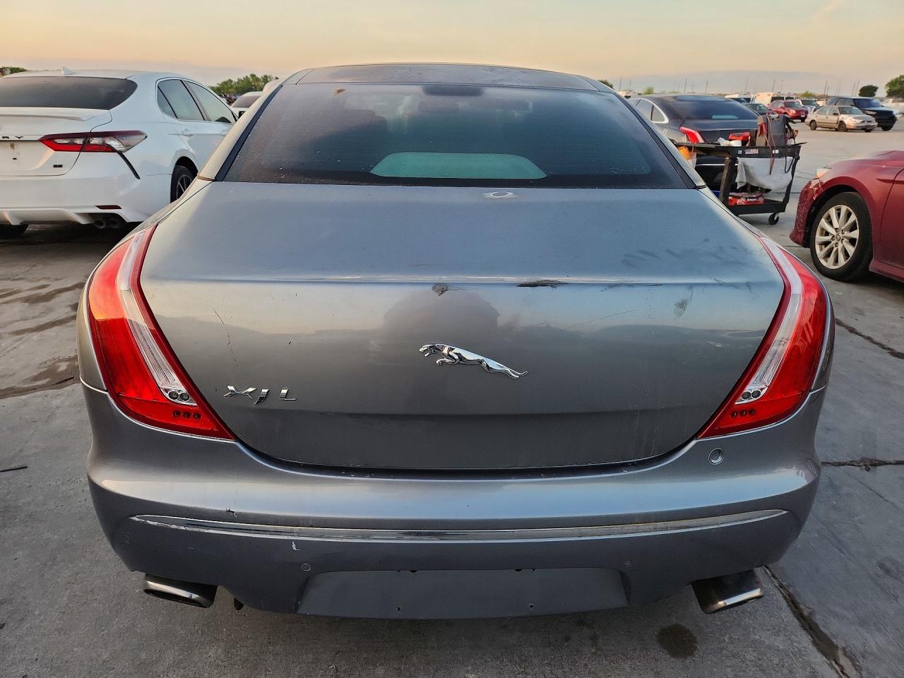 2012 Jaguar Xjl Gray vin: SAJWA2GB5CLV23903