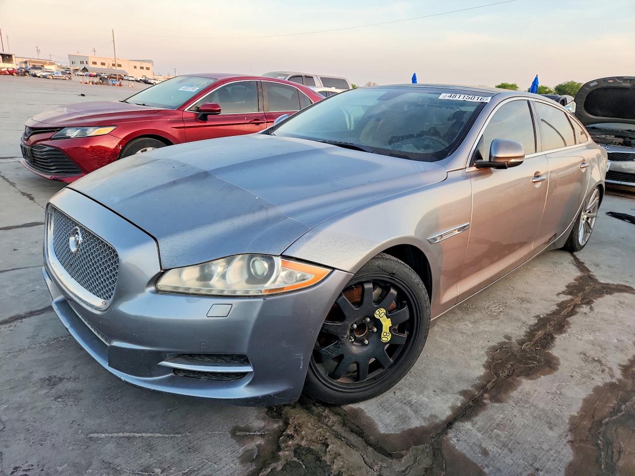 2012 Jaguar Xjl Gray vin: SAJWA2GB5CLV23903