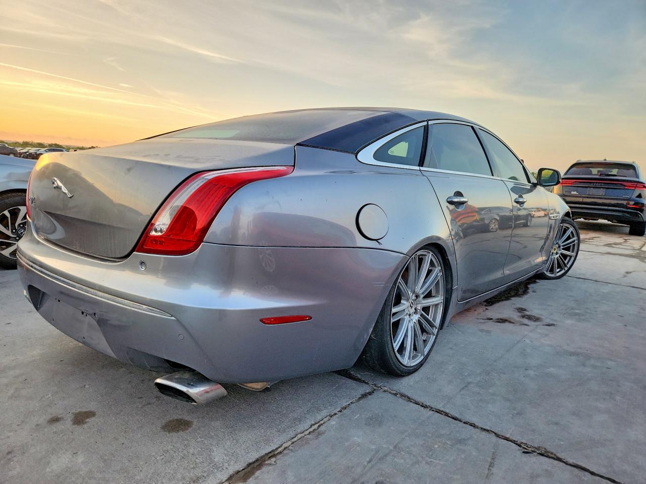 2012 Jaguar Xjl Gray vin: SAJWA2GB5CLV23903