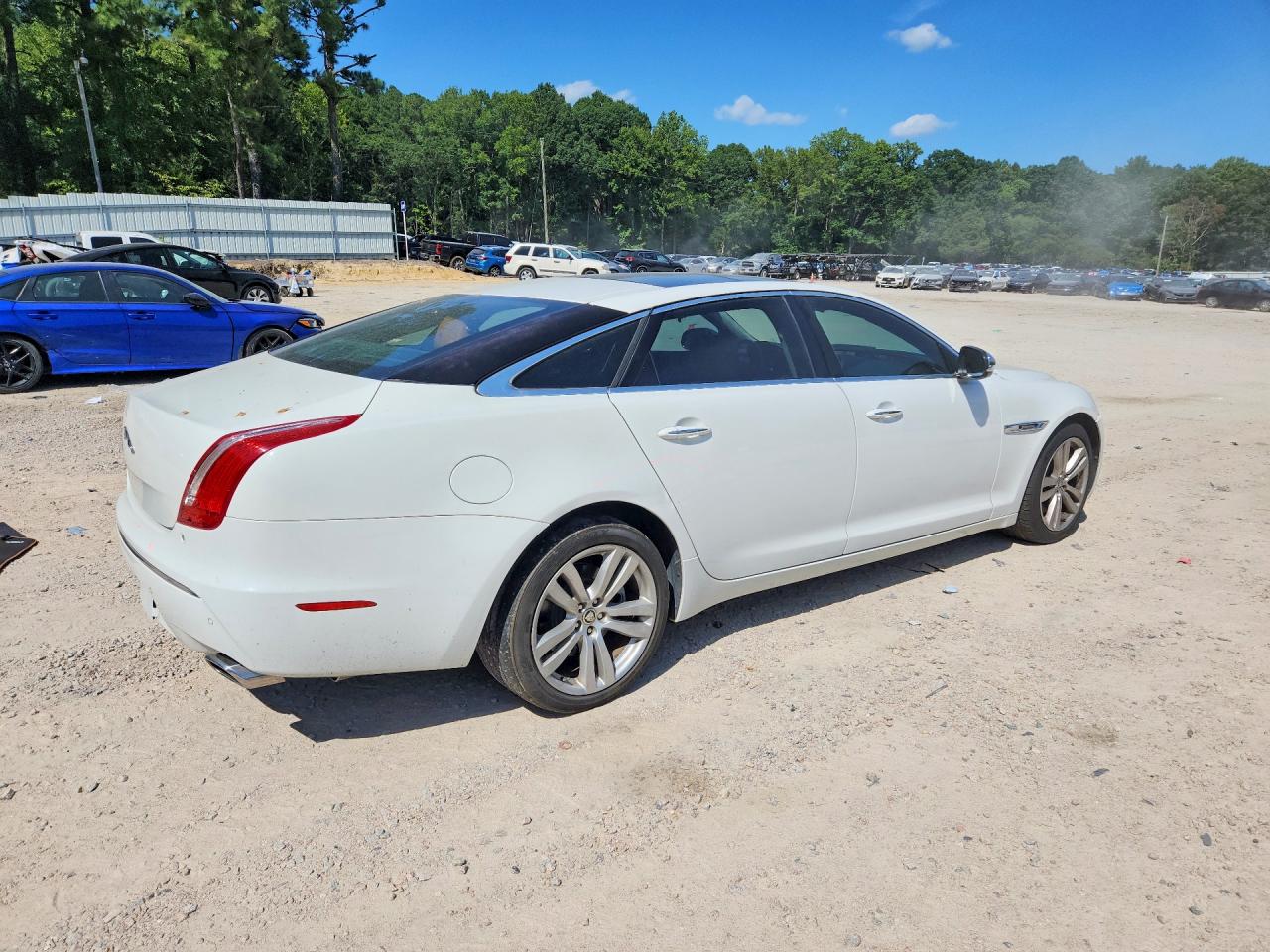 2012 Jaguar Xjl White vin: SAJWA2GB5CLV32147