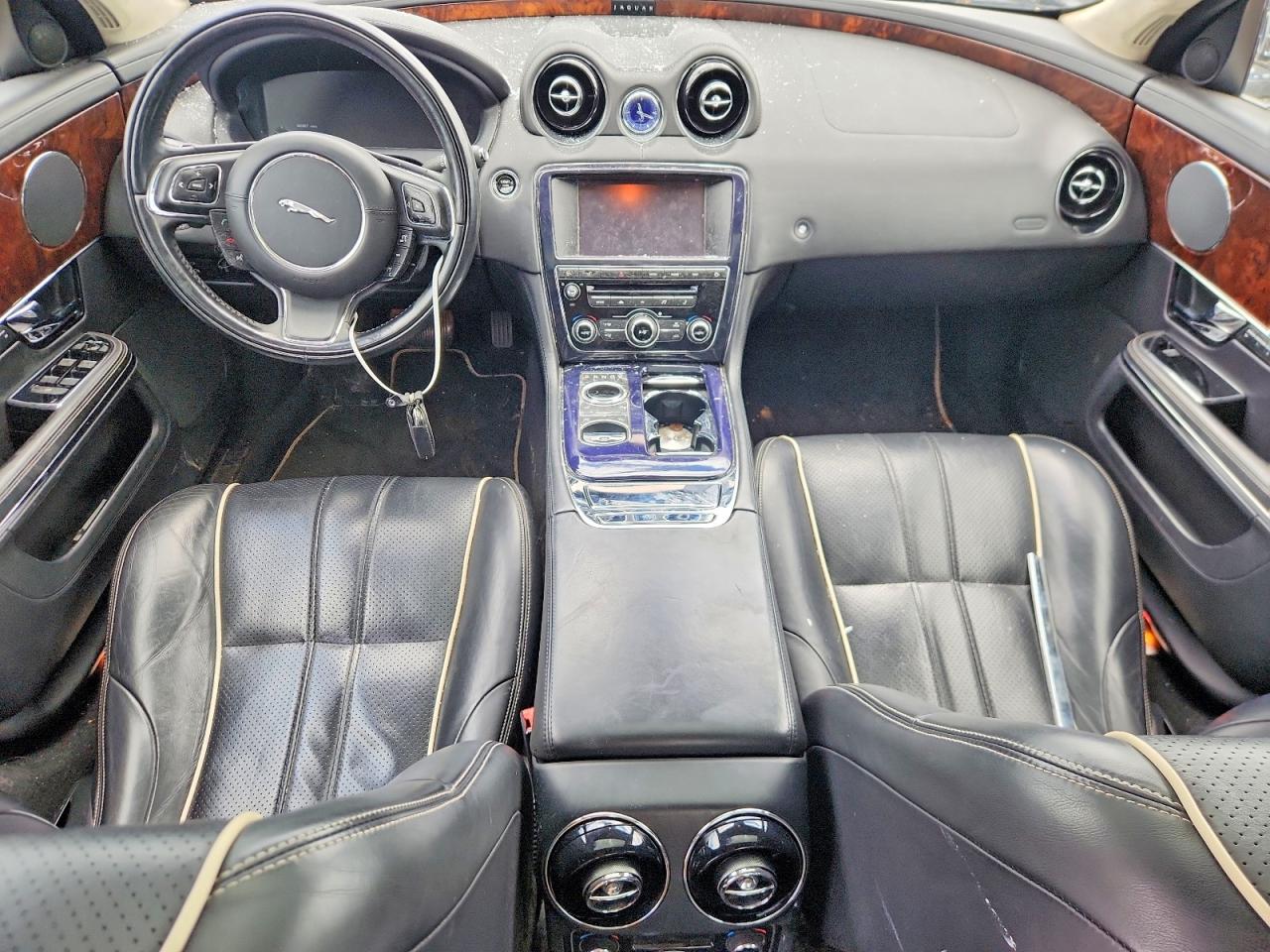 2012 Jaguar Xjl Silver vin: SAJWA2GB7CLV22350
