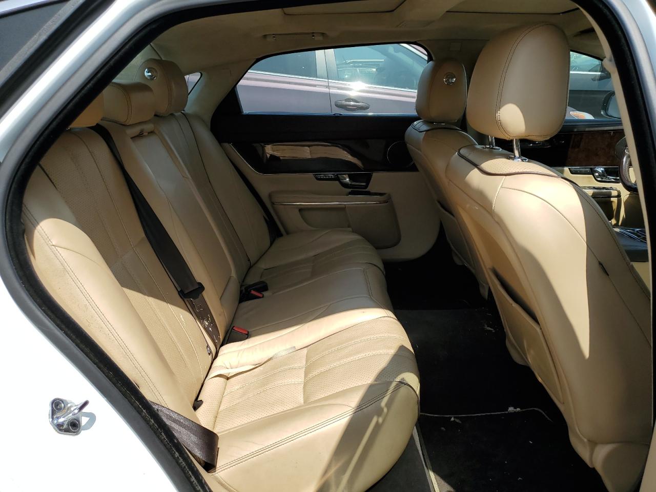 2012 Jaguar Xjl White vin: SAJWA2GB7CLV28665