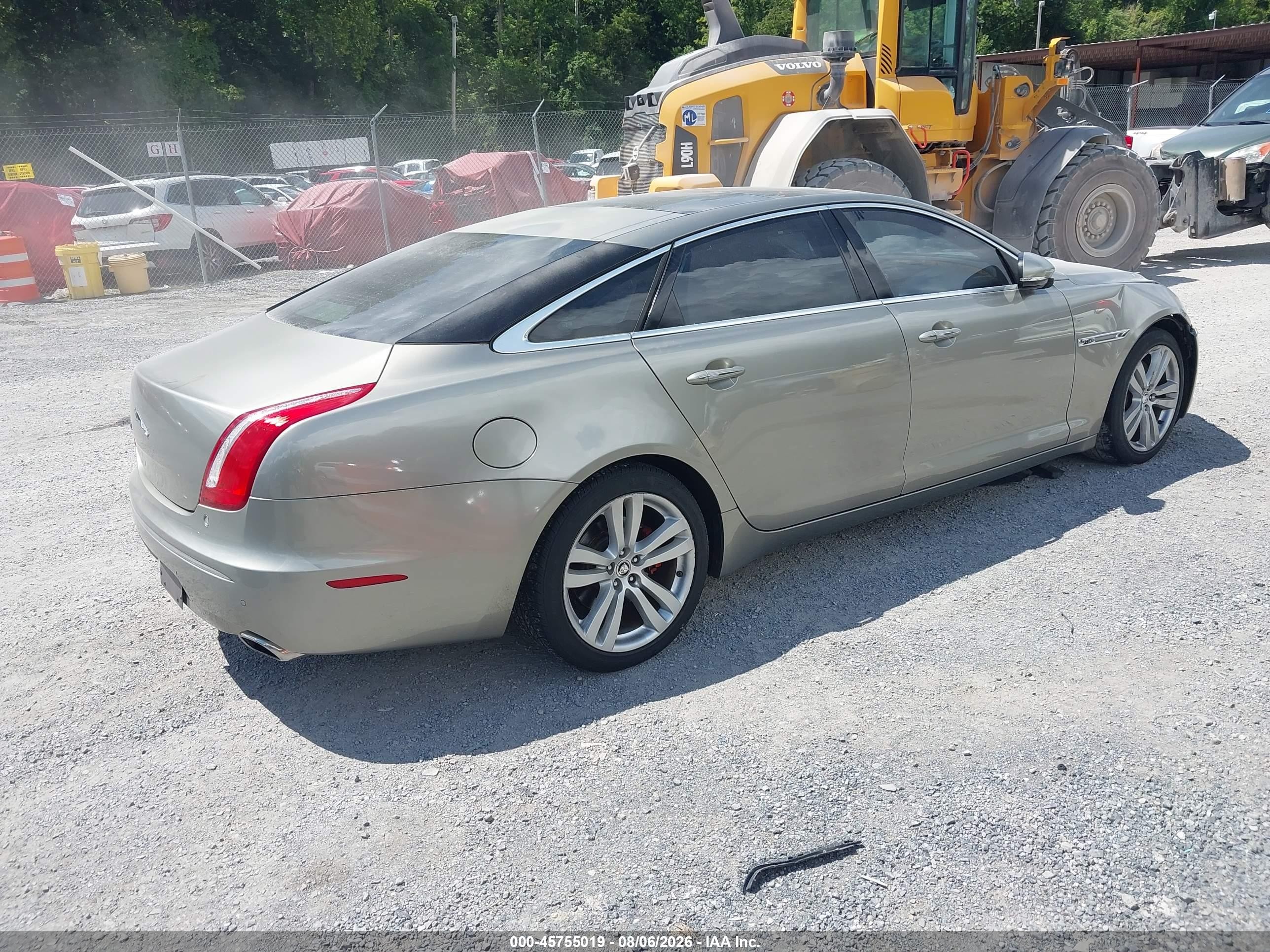 2011 Jaguar Xj Xjl Silver vin: SAJWA2GB8BLV08925