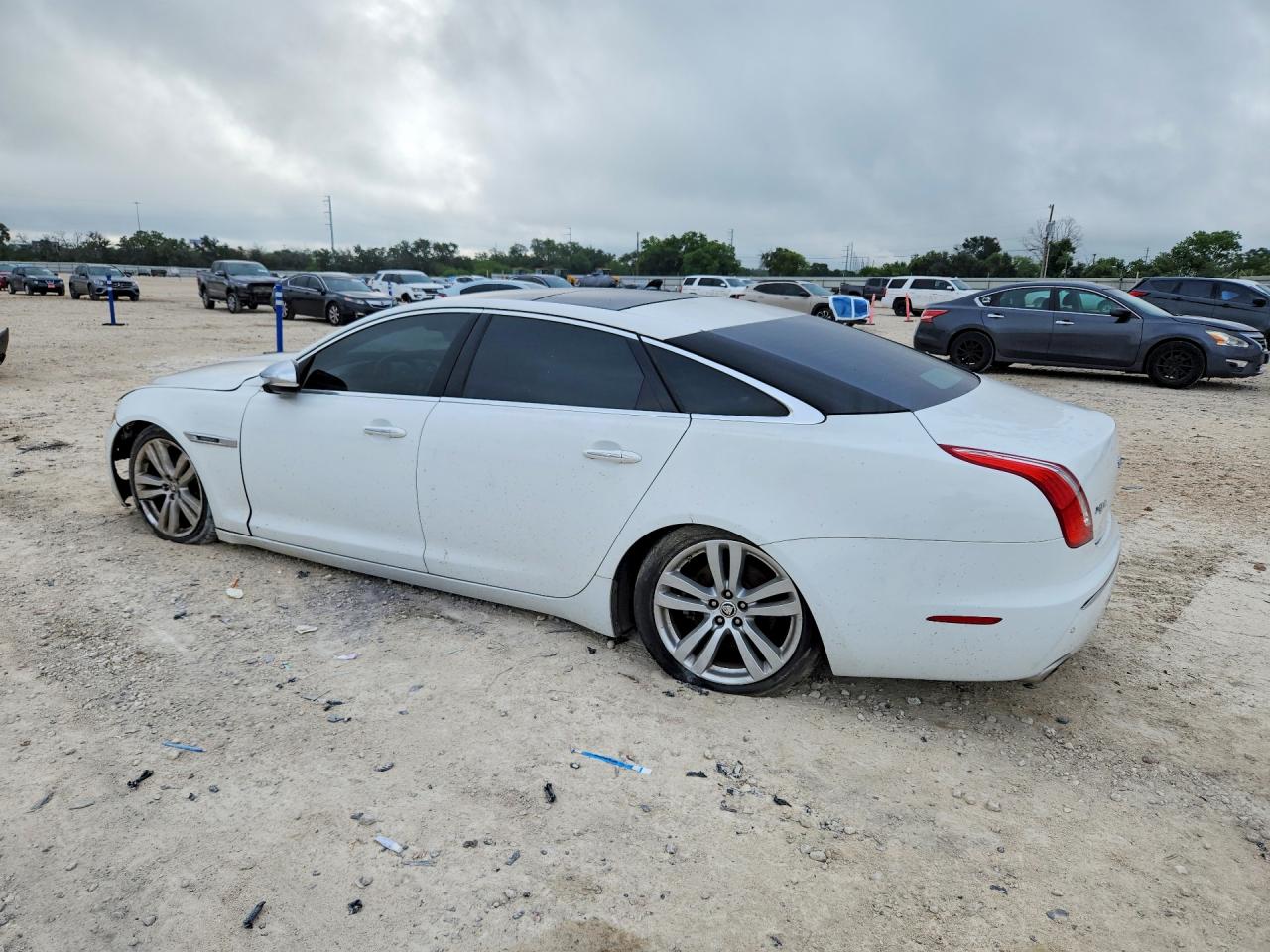 2012 Jaguar Xjl White vin: SAJWA2GB9CLV28974