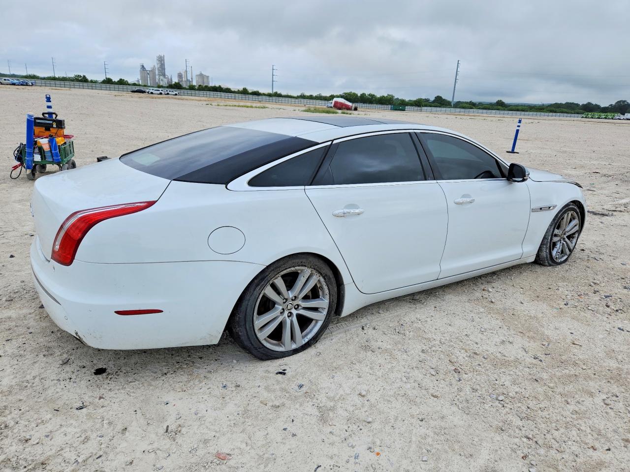 2012 Jaguar Xjl White vin: SAJWA2GB9CLV28974