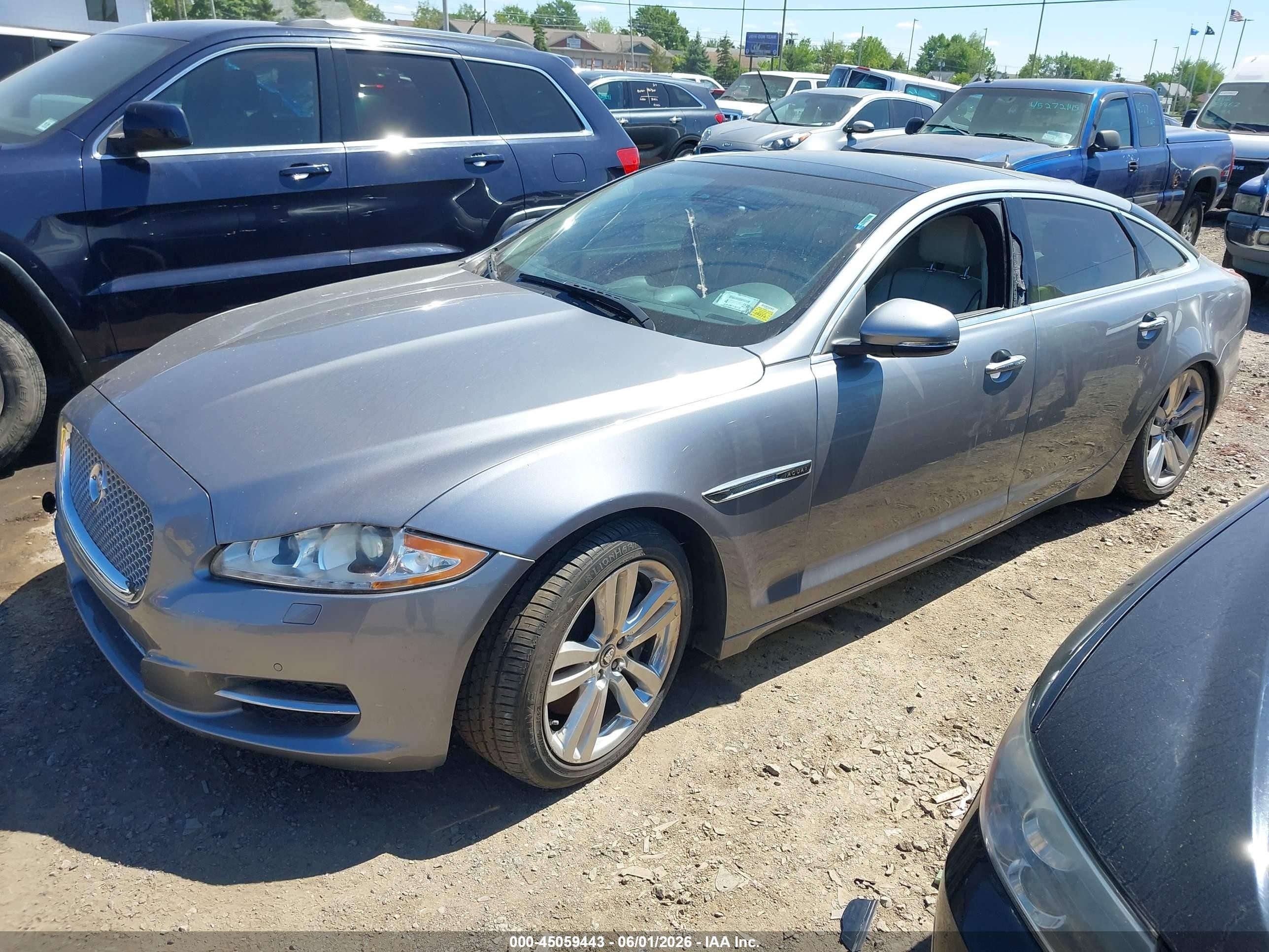 2011 Jaguar Xj Xjl Серый vin: SAJWA2GBXBLV15732