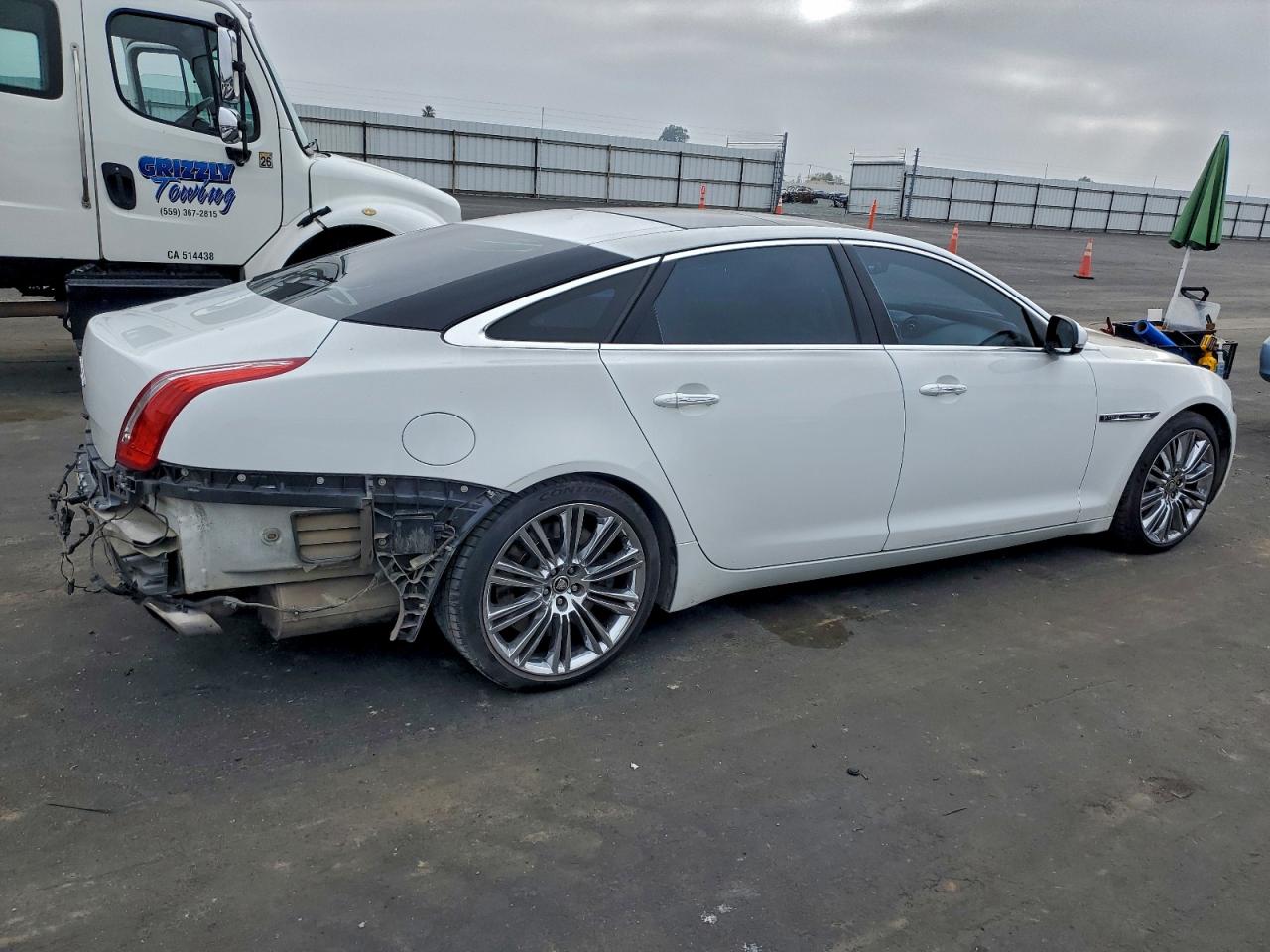 2012 Jaguar Xjl Supercharged White vin: SAJWA2GE8CMV26606