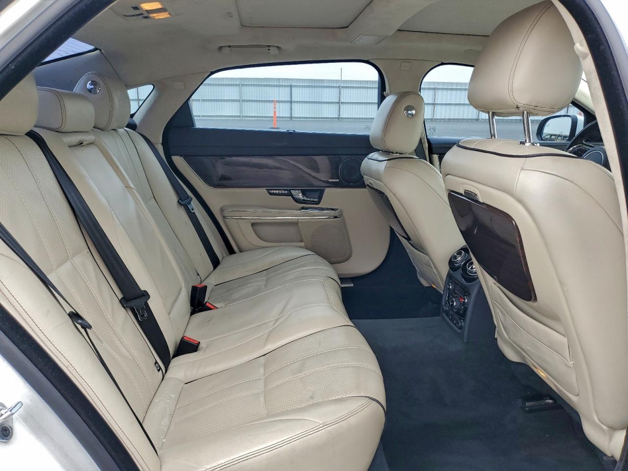 2012 Jaguar Xjl Supercharged White vin: SAJWA2GE8CMV26606
