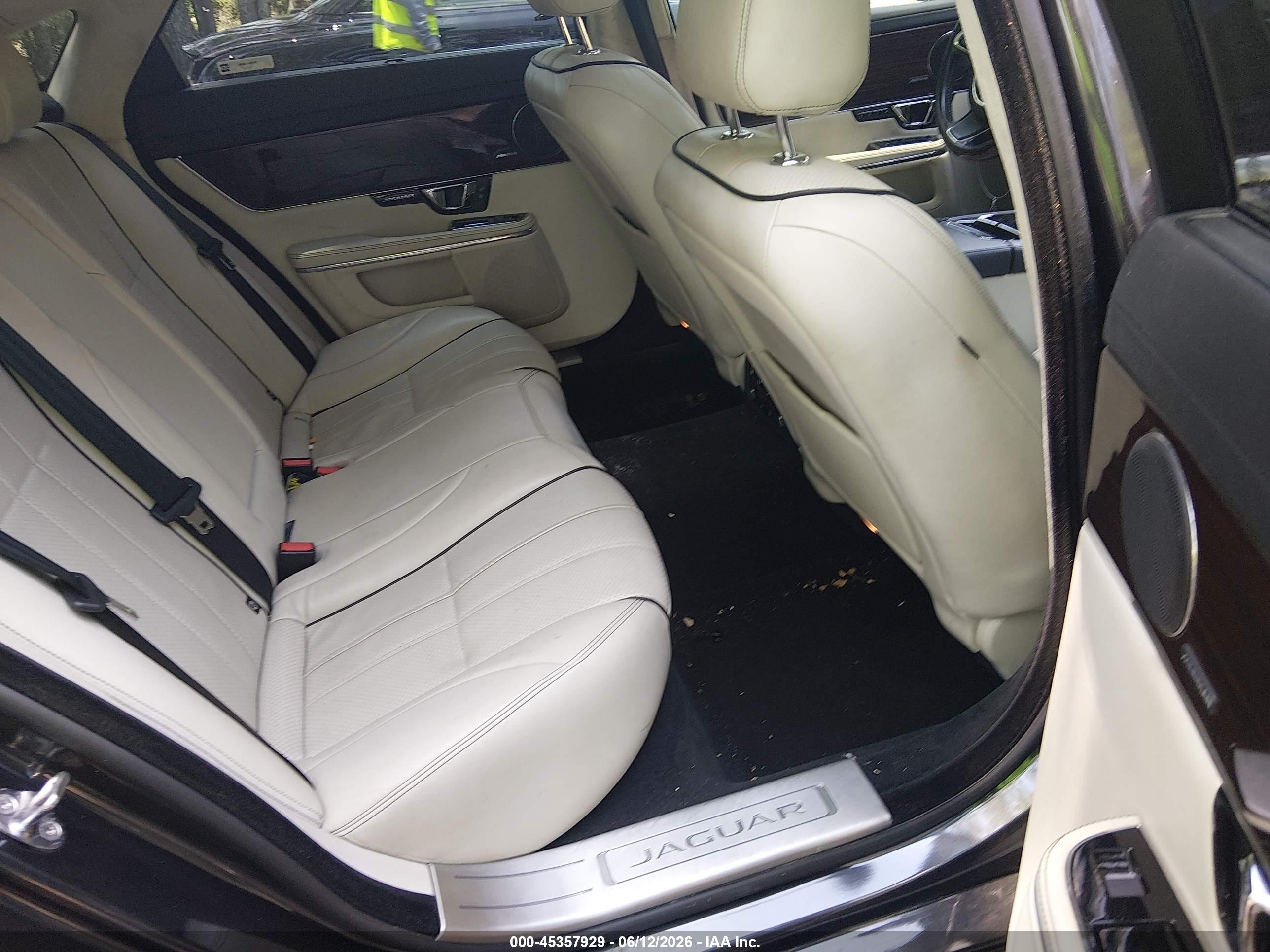 2014 Jaguar Xj Xjl Portfolio Серый vin: SAJWA2GZ3E8V60970