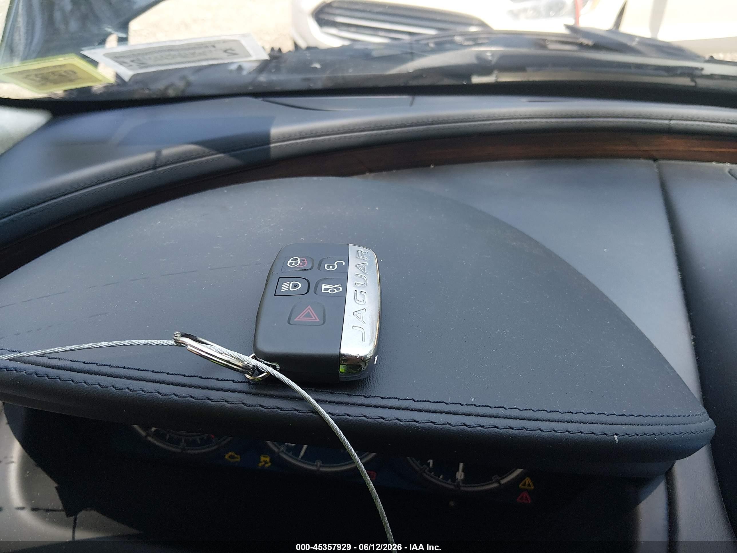 2014 Jaguar Xj Xjl Portfolio Серый vin: SAJWA2GZ3E8V60970