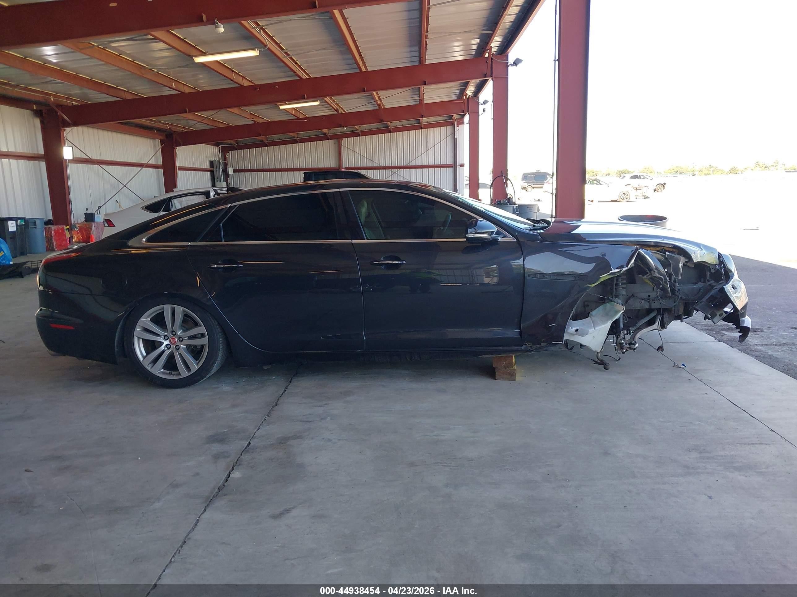2014 Jaguar Xj Xjl Portfolio Черный vin: SAJWA2GZ4E8V63571