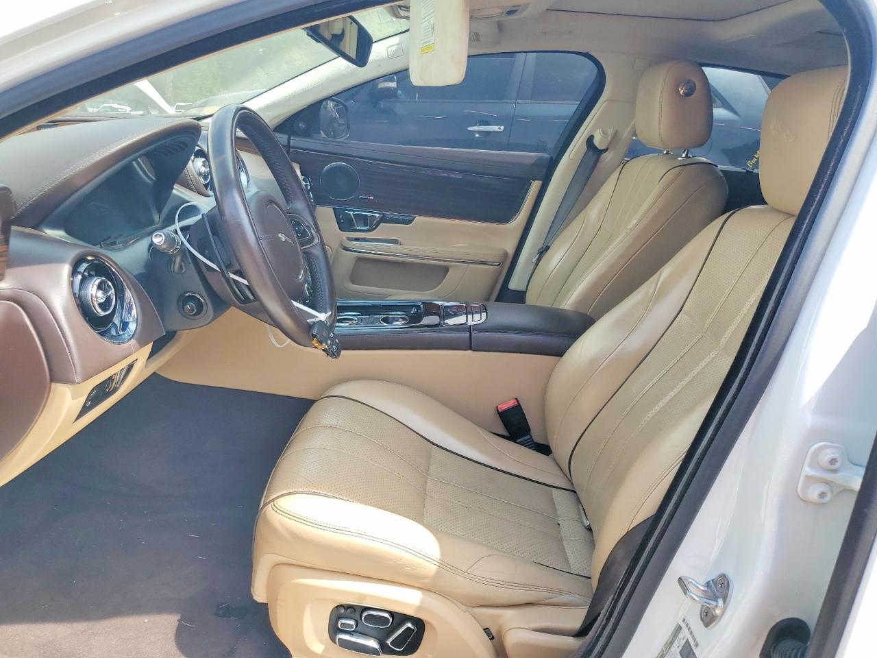 2014 Jaguar Xjl Portfolio White vin: SAJWA2GZ8E8V70314