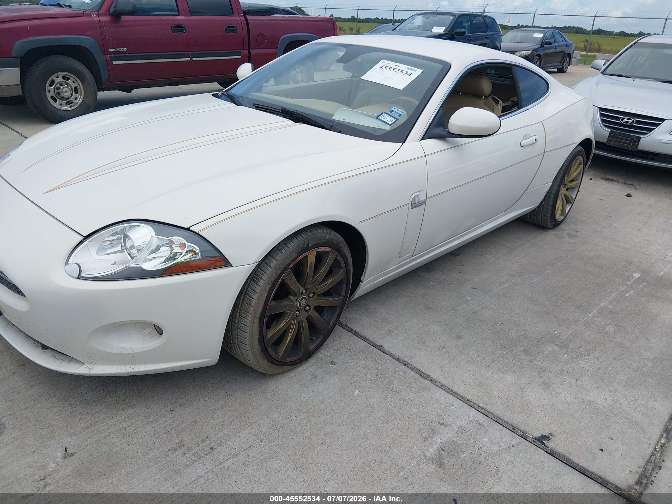 2007 Jaguar Xk   White vin: SAJWA43BX75B11765