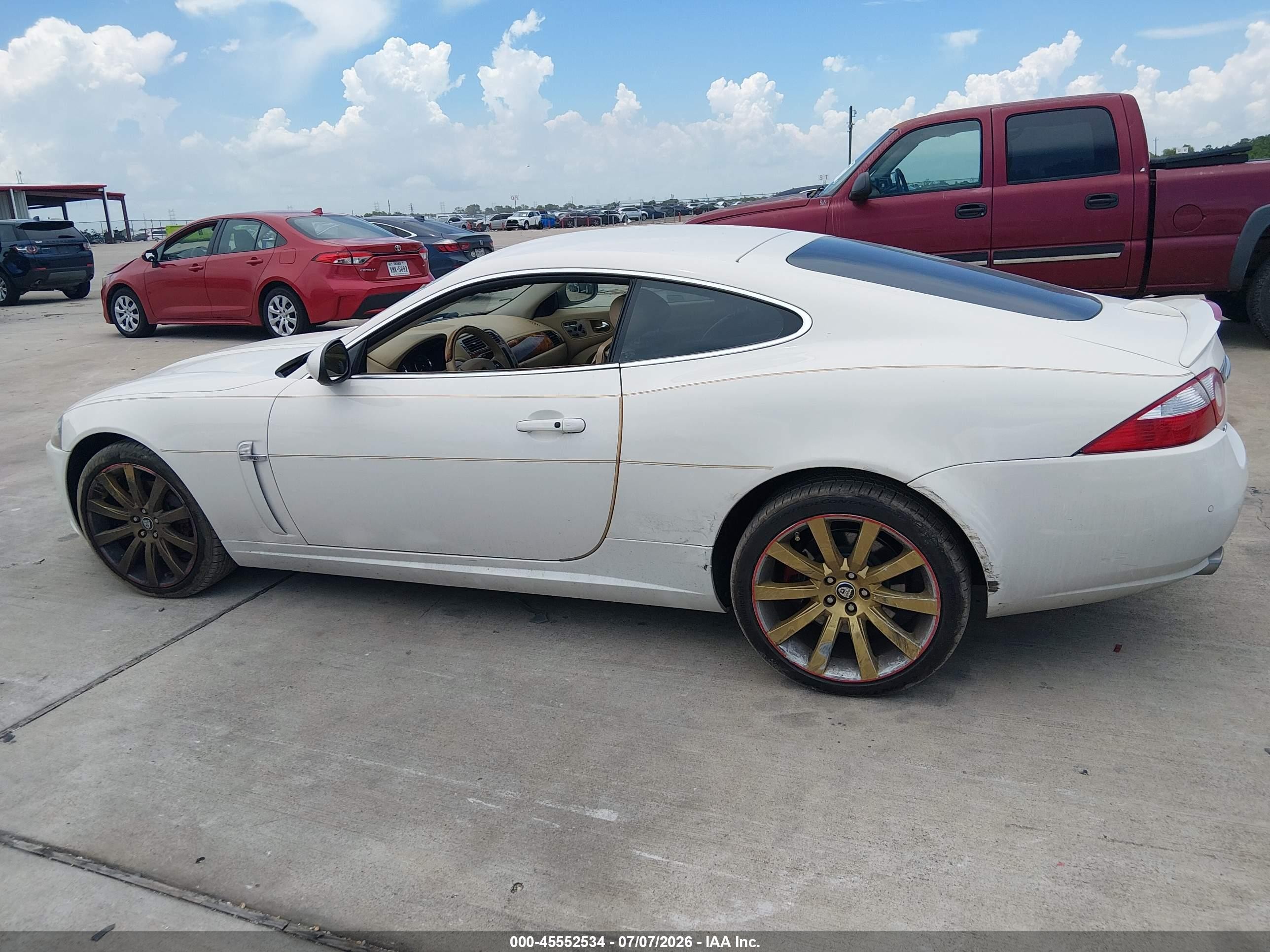 2007 Jaguar Xk   White vin: SAJWA43BX75B11765