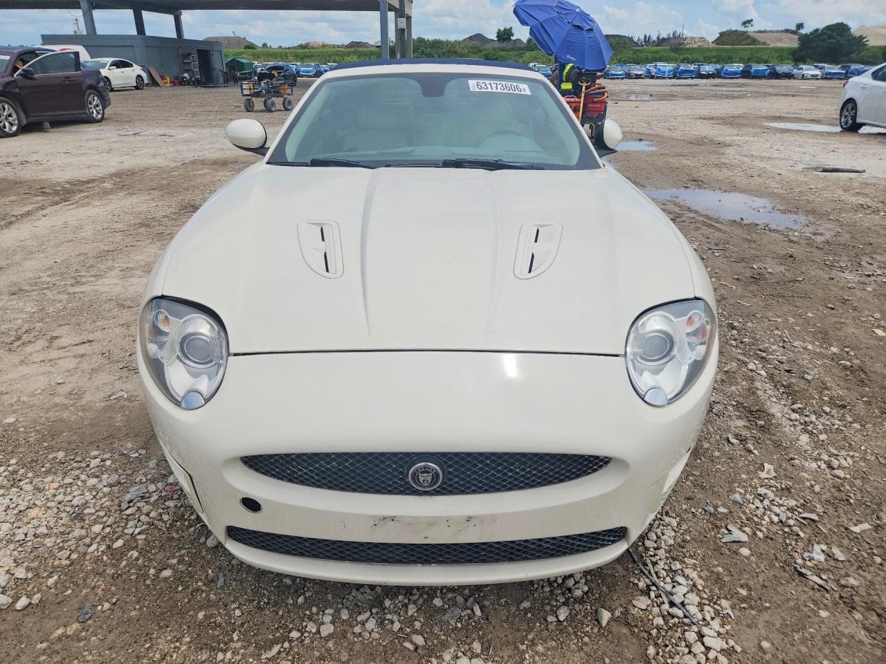 2007 Jaguar Xkr White vin: SAJWA44CX79B18148