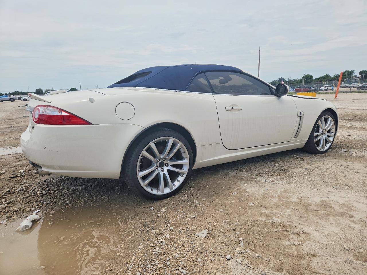 2007 Jaguar Xkr White vin: SAJWA44CX79B18148