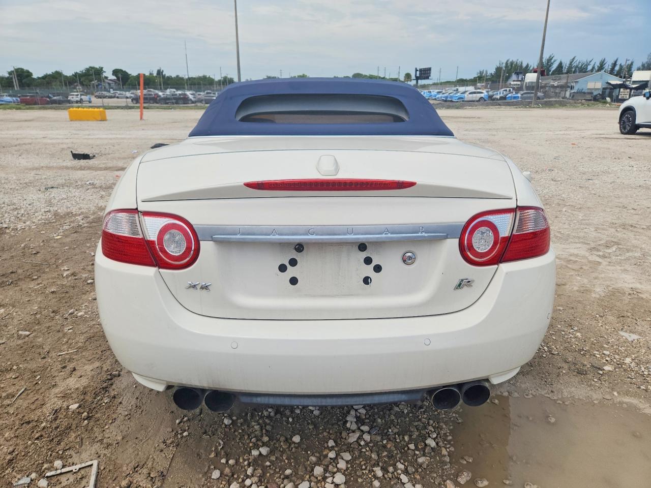 2007 Jaguar Xkr White vin: SAJWA44CX79B18148