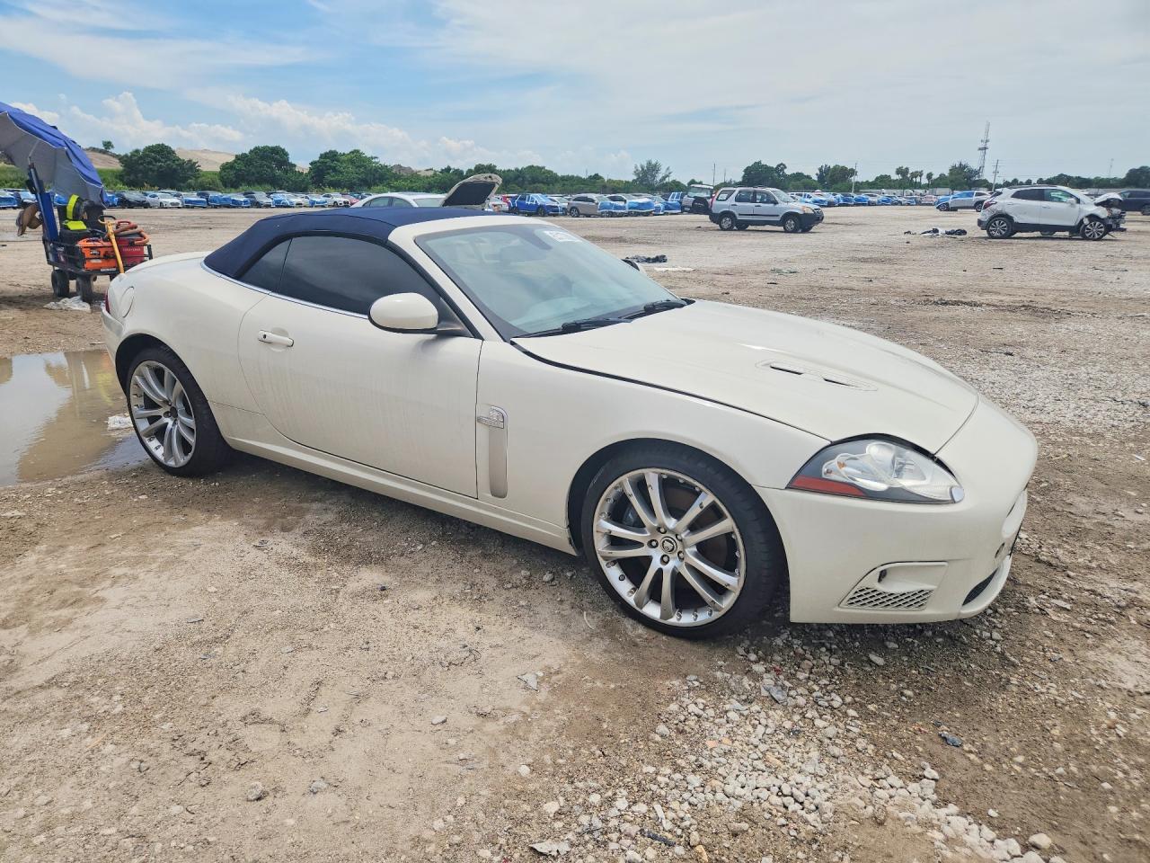 2007 Jaguar Xkr White vin: SAJWA44CX79B18148