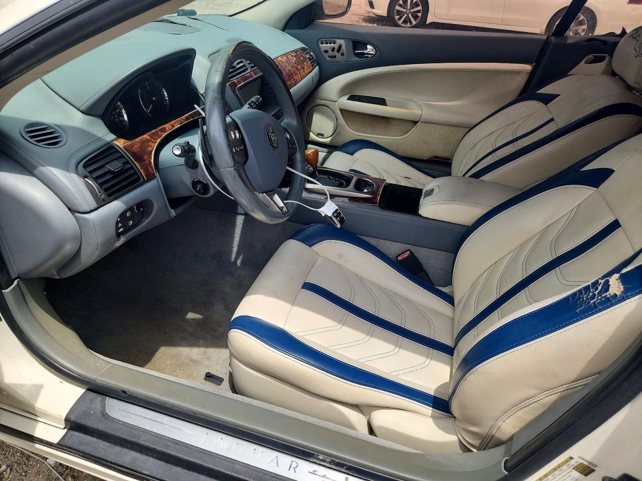2007 Jaguar Xkr White vin: SAJWA44CX79B18148