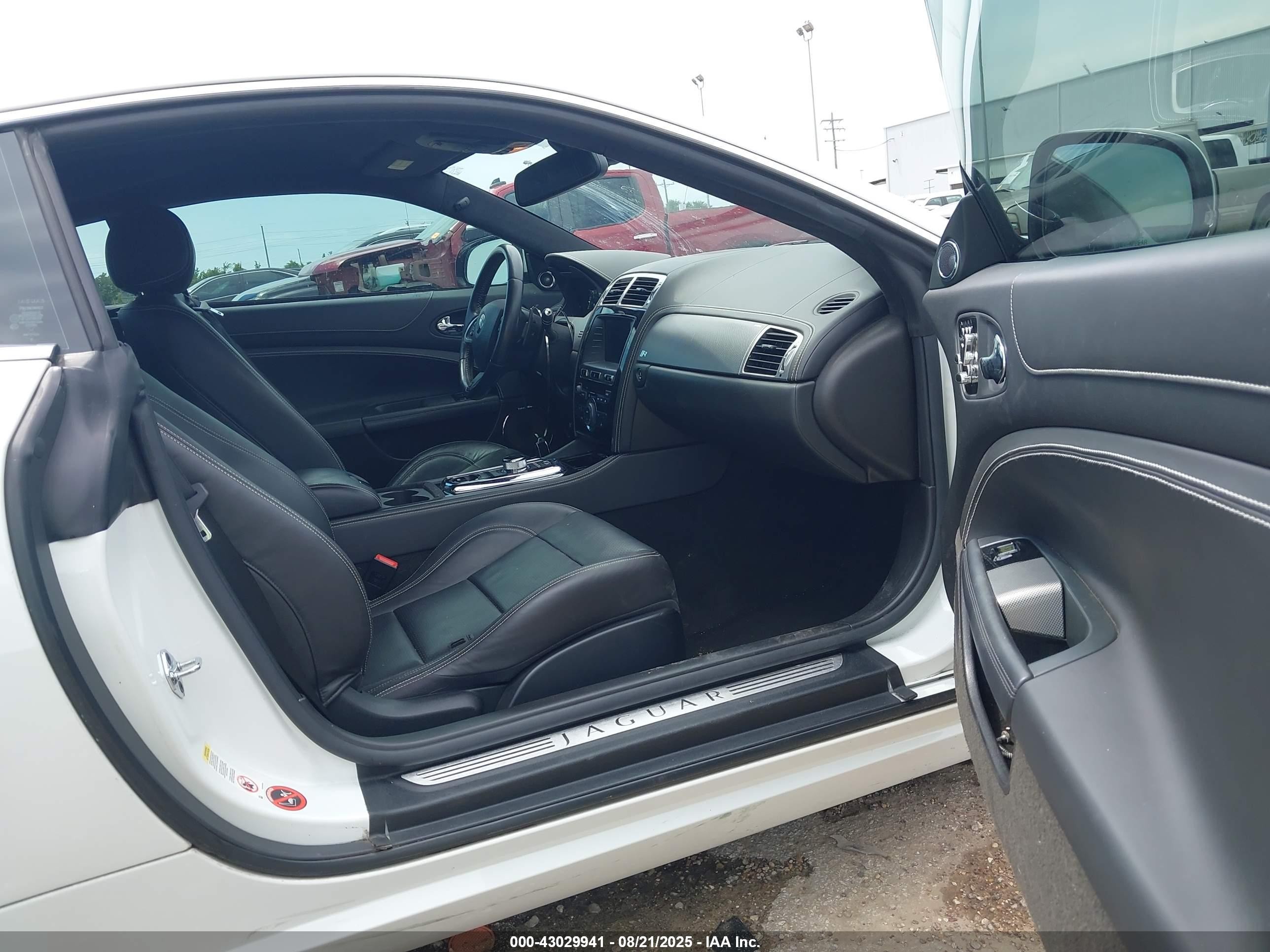 2014 Jaguar Xk Xkr White vin: SAJWA4DC3EMB53804