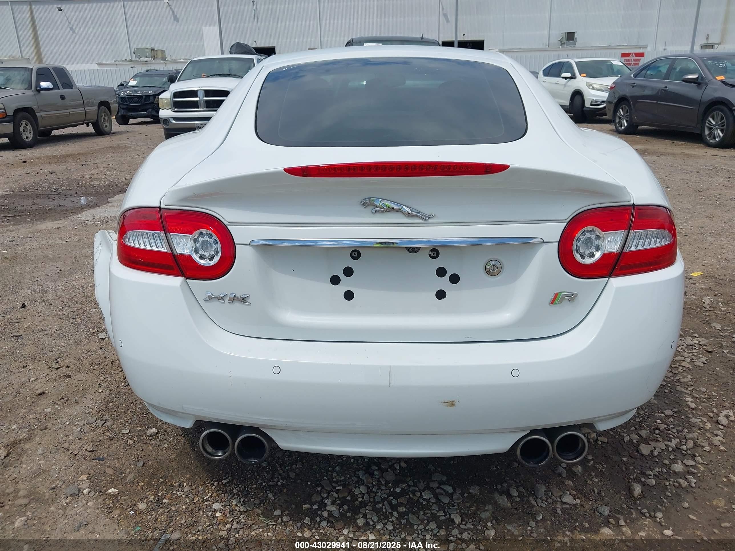 2014 Jaguar Xk Xkr White vin: SAJWA4DC3EMB53804
