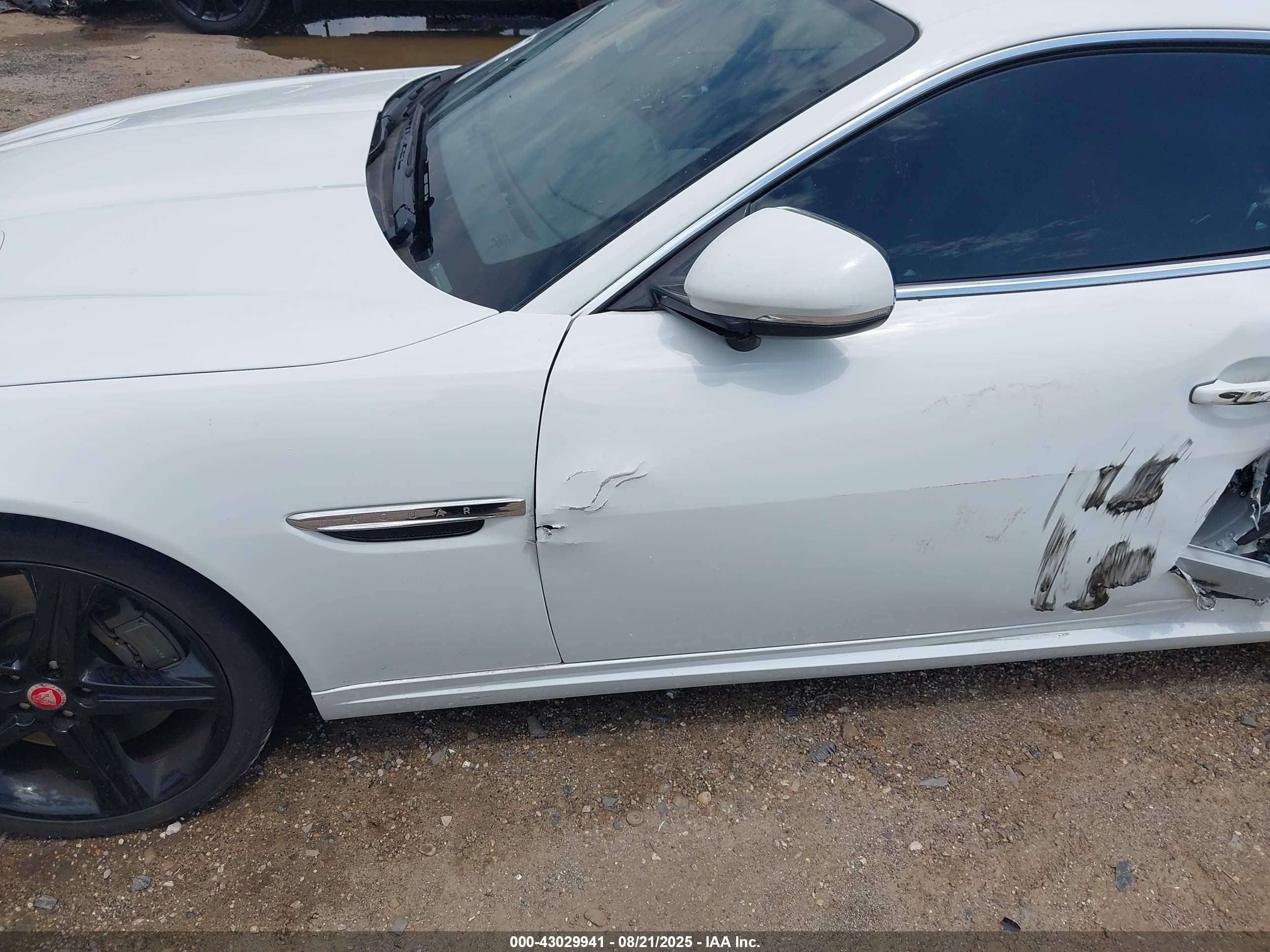 2014 Jaguar Xk Xkr White vin: SAJWA4DC3EMB53804