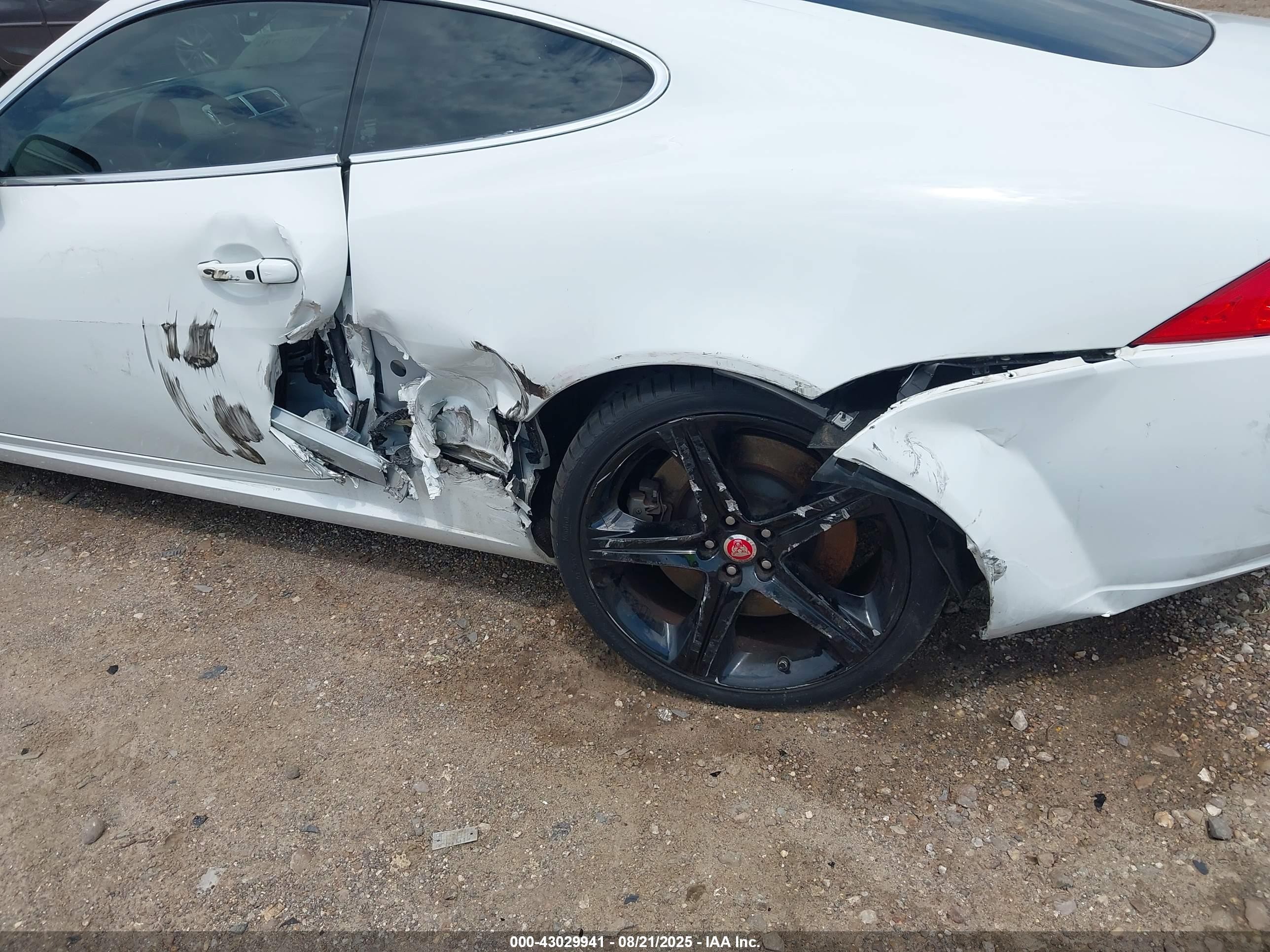 2014 Jaguar Xk Xkr White vin: SAJWA4DC3EMB53804