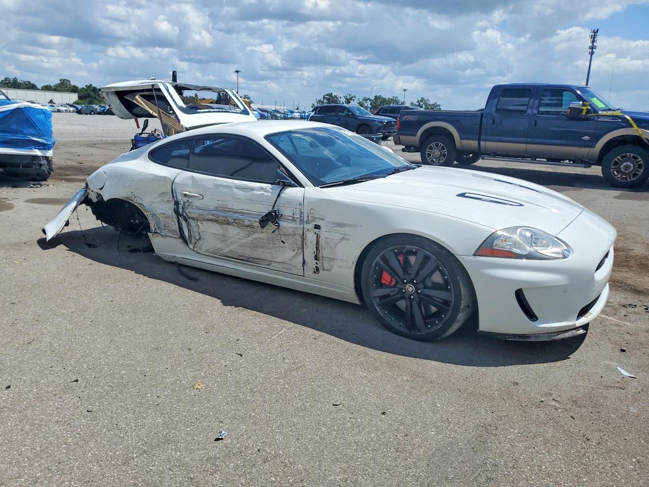2011 Jaguar Xkr White vin: SAJWA4DC4BMB42905