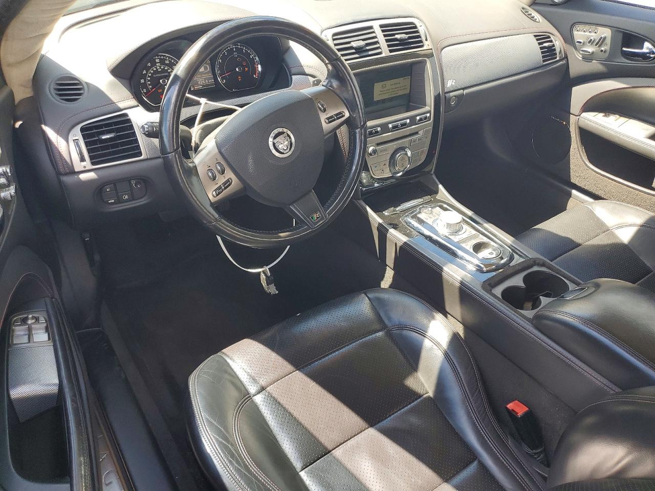 2011 Jaguar Xkr White vin: SAJWA4DC4BMB42905