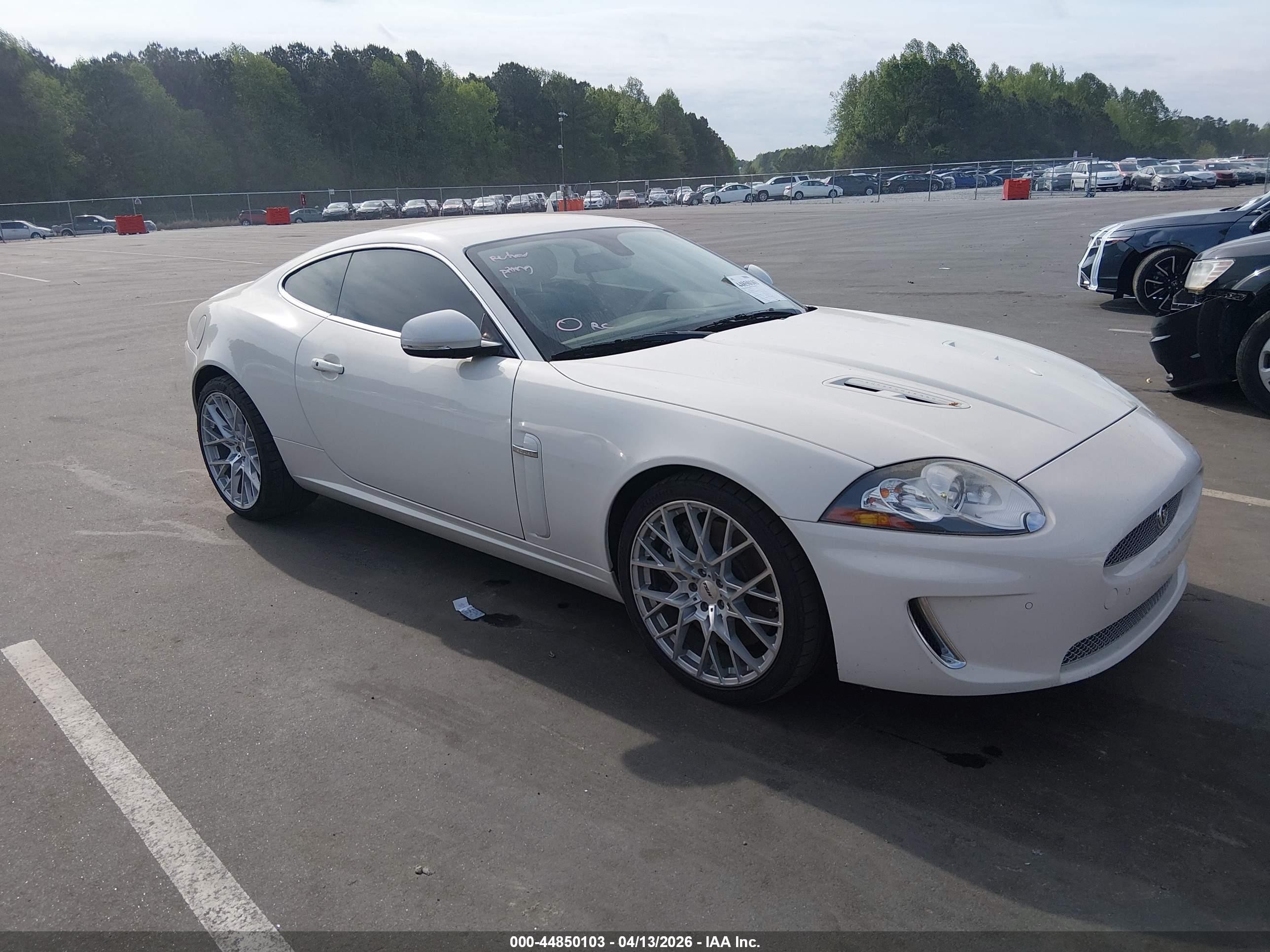 2010 Jaguar Xk Xkr Белый vin: SAJWA4DC9AMB34104