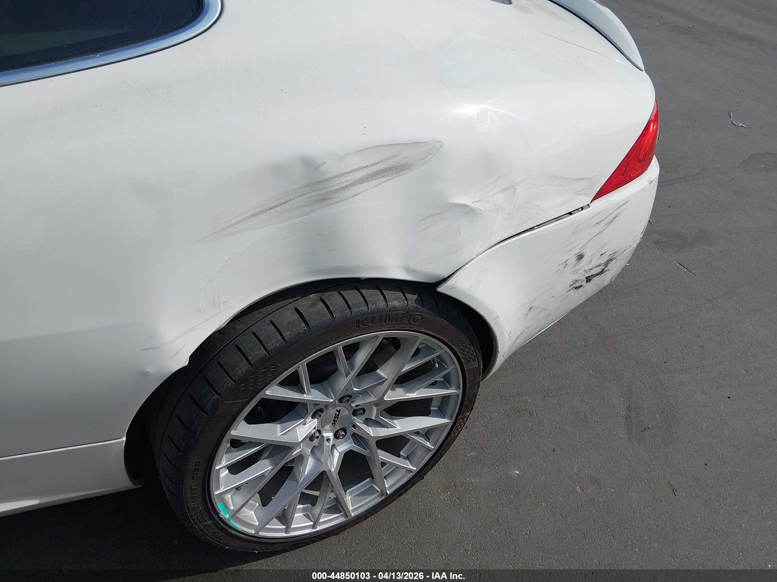 2010 Jaguar Xk Xkr White vin: SAJWA4DC9AMB34104