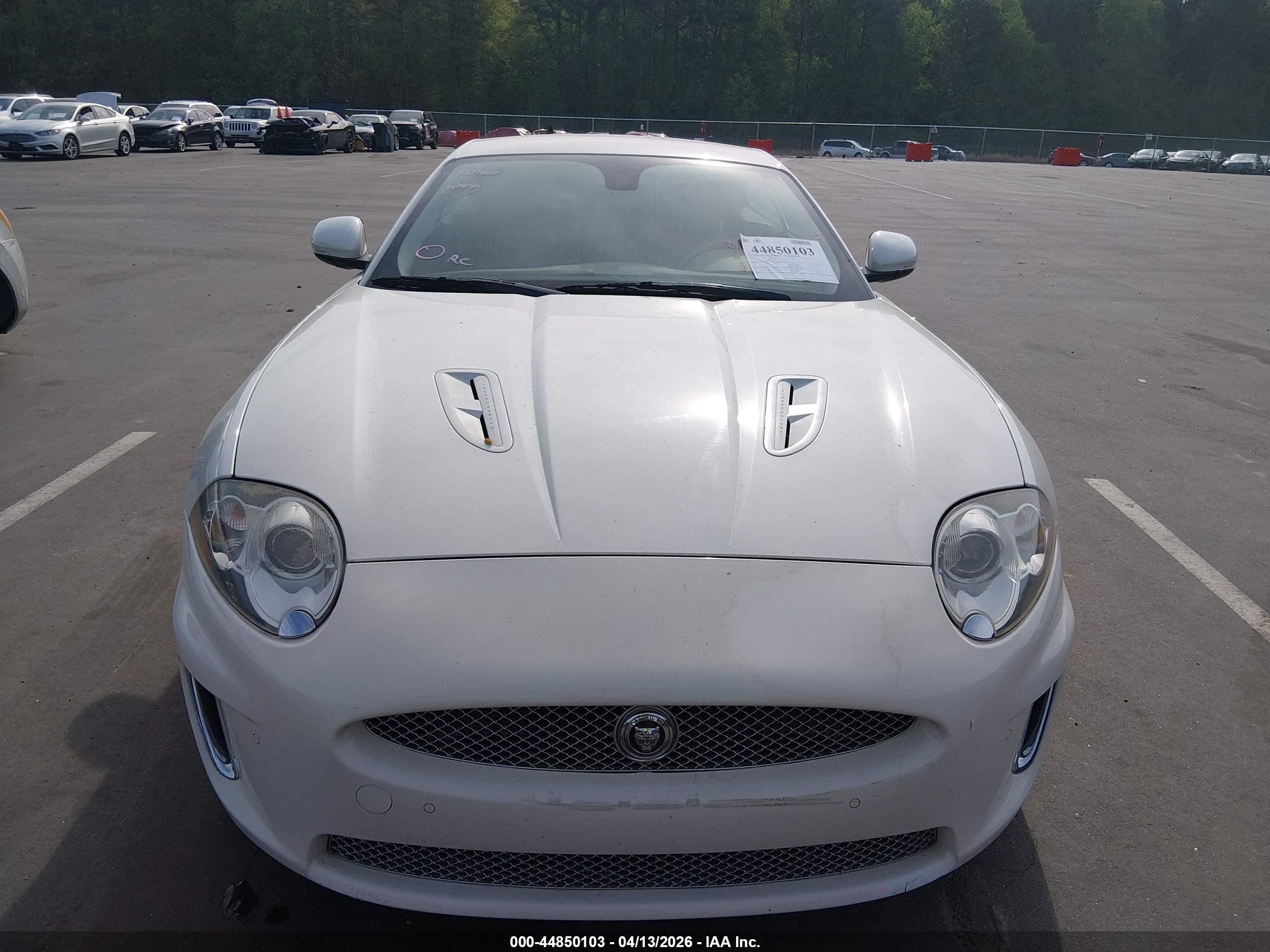 2010 Jaguar Xk Xkr White vin: SAJWA4DC9AMB34104