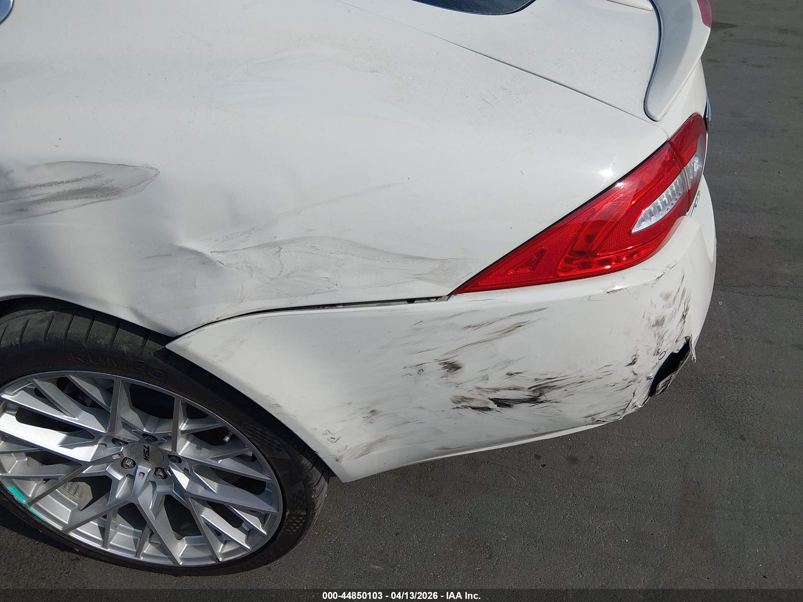 2010 Jaguar Xk Xkr White vin: SAJWA4DC9AMB34104