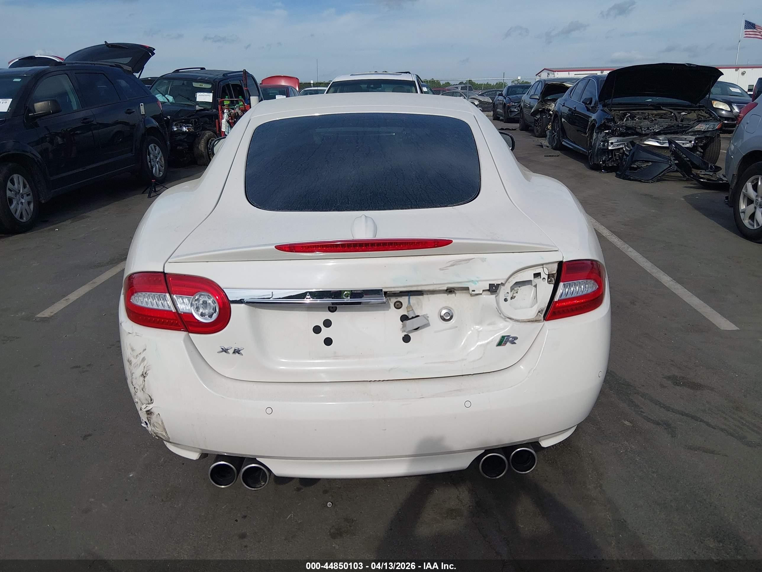 2010 Jaguar Xk Xkr White vin: SAJWA4DC9AMB34104