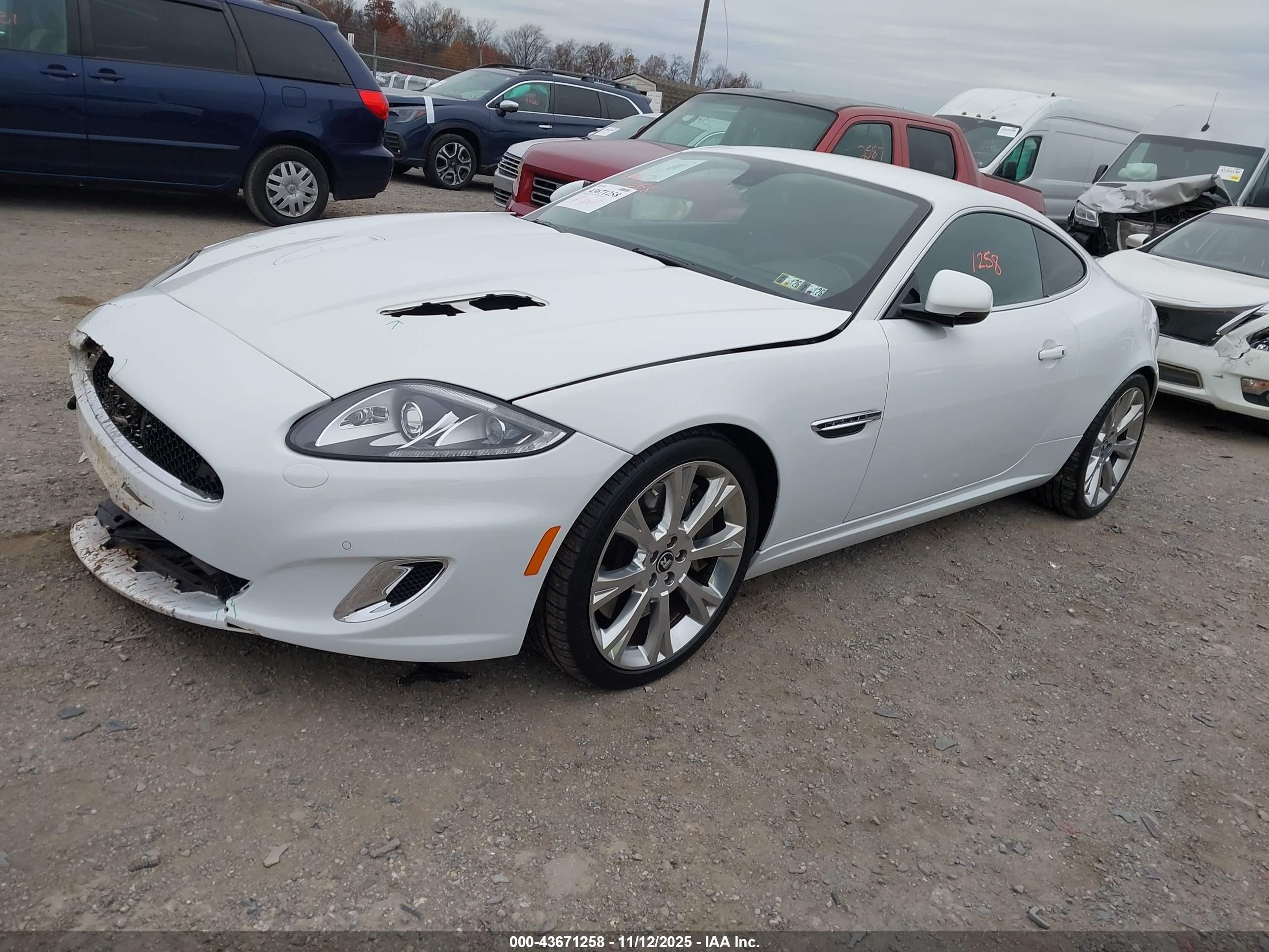 2012 Jaguar Xk Xkr White vin: SAJWA4DC9CMB45218