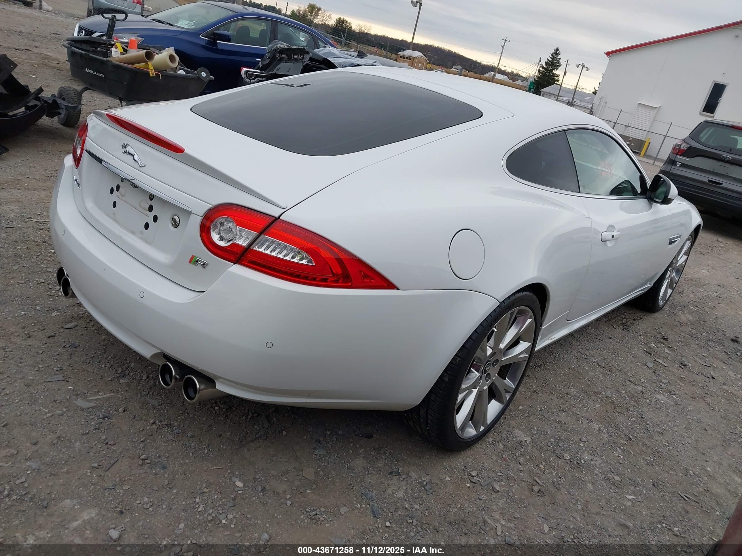 2012 Jaguar Xk Xkr White vin: SAJWA4DC9CMB45218