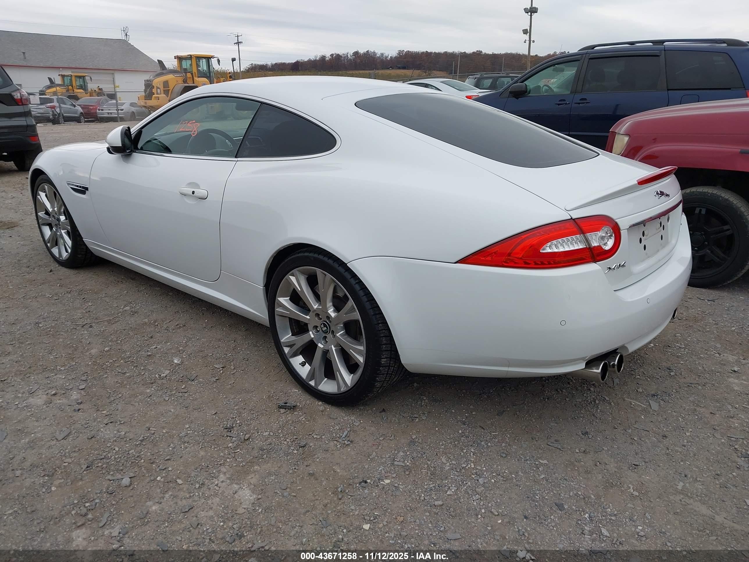 2012 Jaguar Xk Xkr White vin: SAJWA4DC9CMB45218